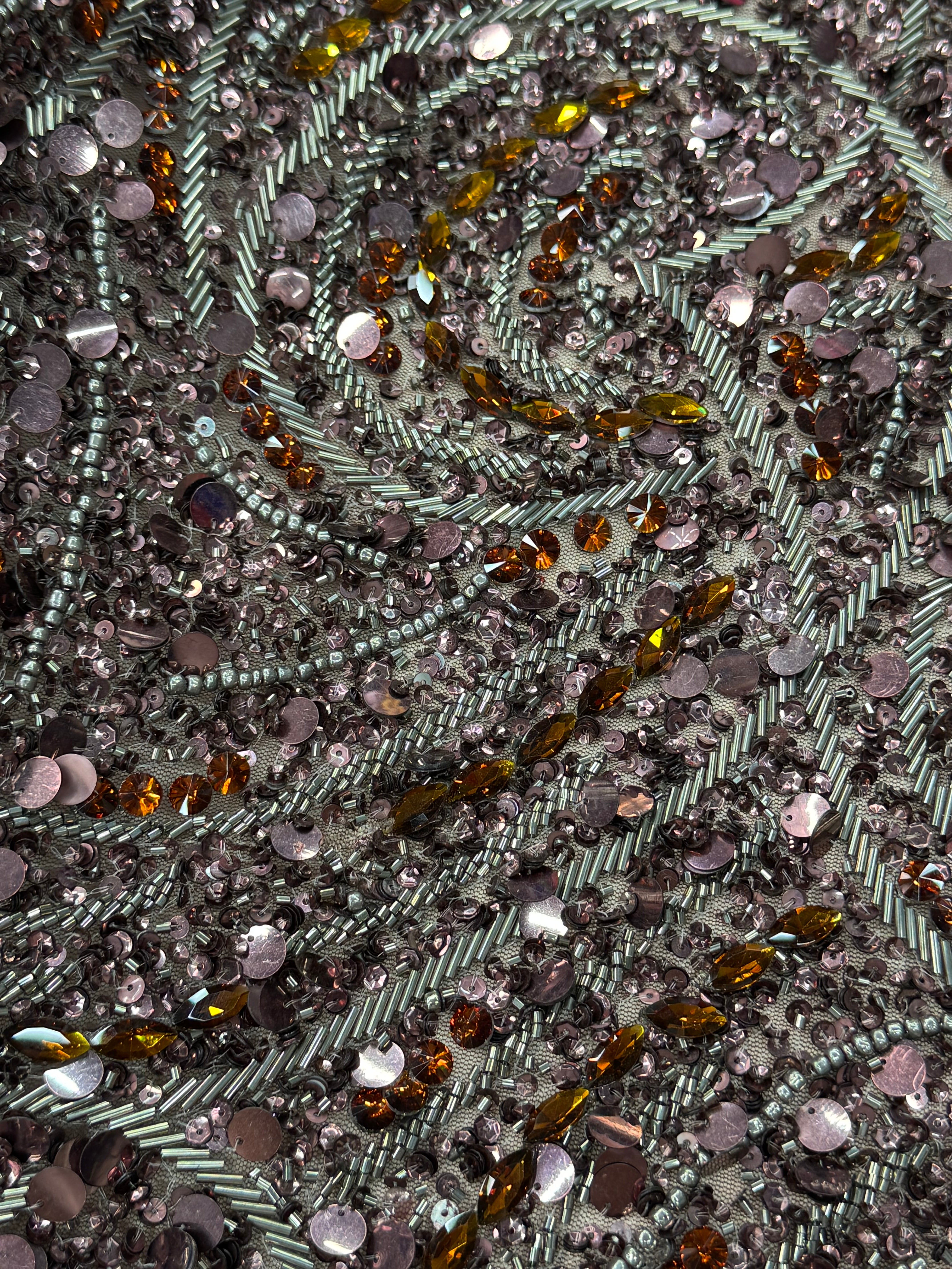 Broderie premium pe tul maro prafuit Model SJT 1360, 140 cm, cu margele, paiete și cristale – Design Luxury Couture