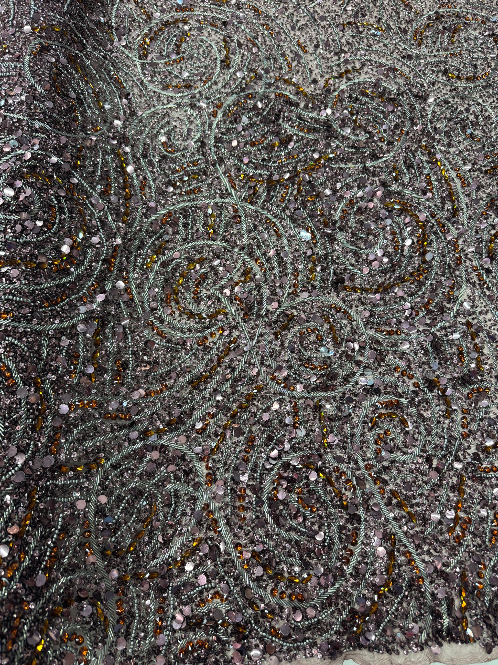 Broderie premium pe tul maro prafuit Model SJT 1360, 140 cm, cu margele, paiete și cristale – Design Luxury Couture
