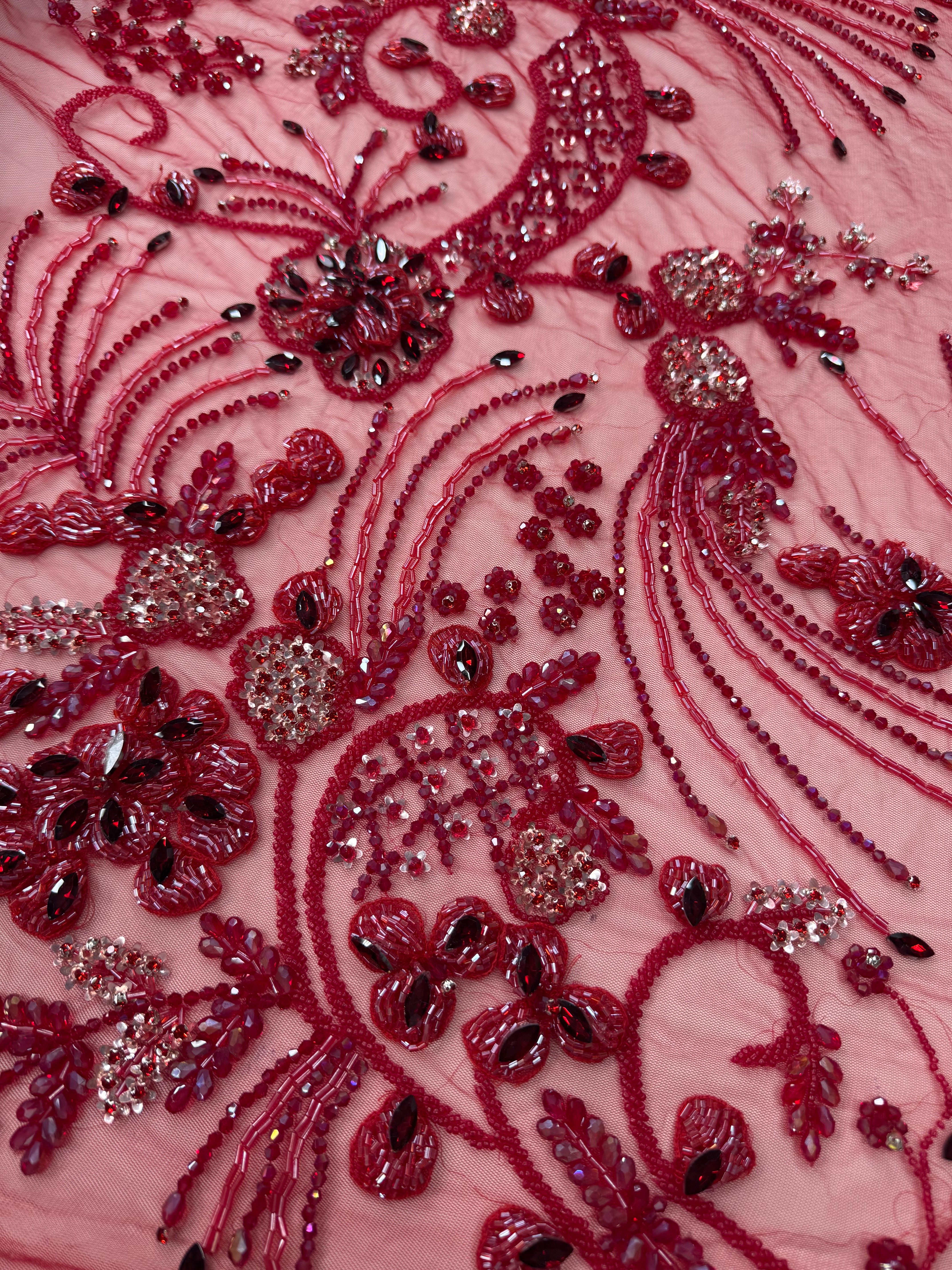 Broderie premium pe tul roșu bordo Model JI 3373, 140 cm, la metru,cu cristale si margele – Design Luxury Couture