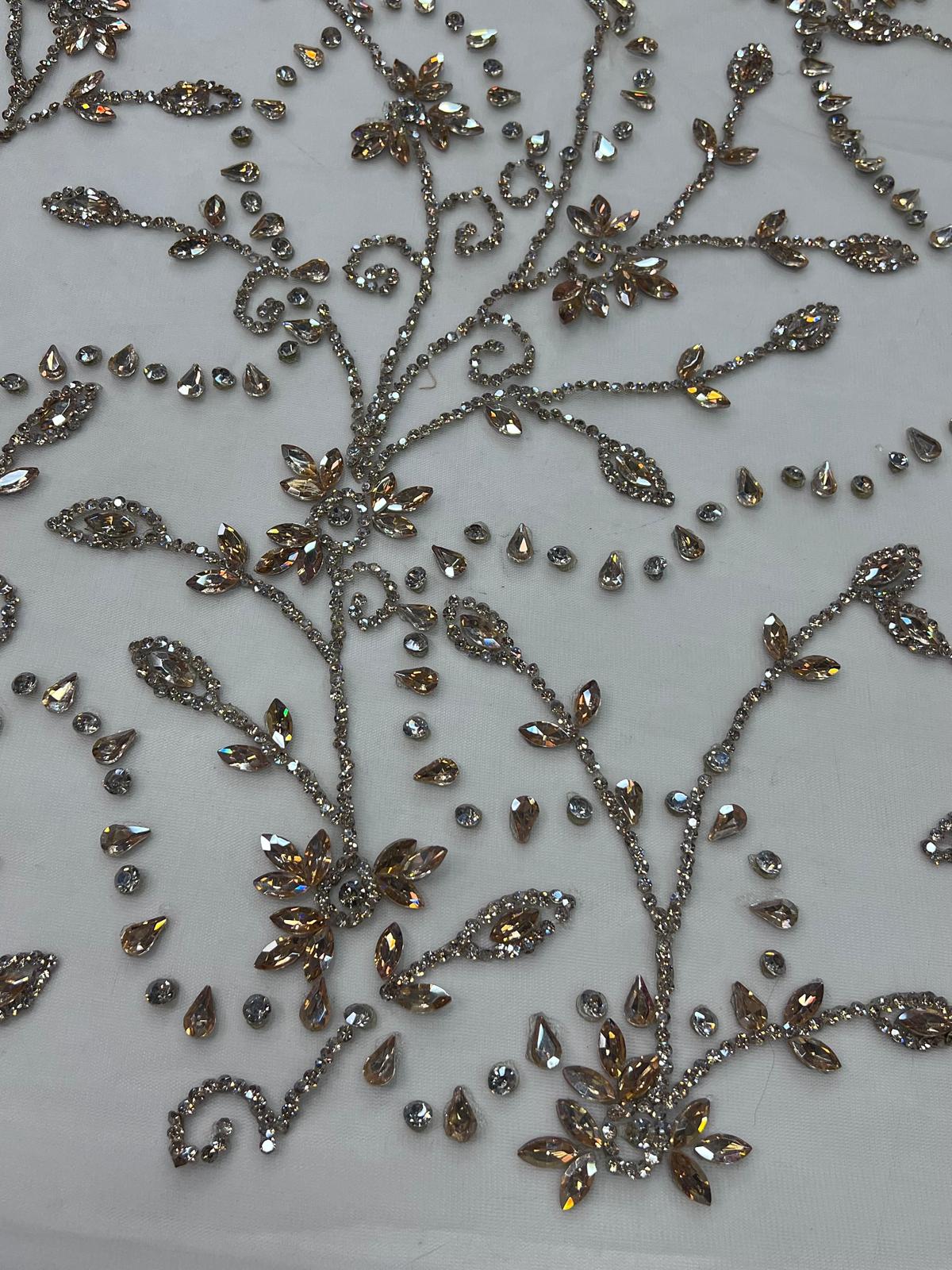 Broderie premium pe tull cu cristale si aplicatii florale aurii 