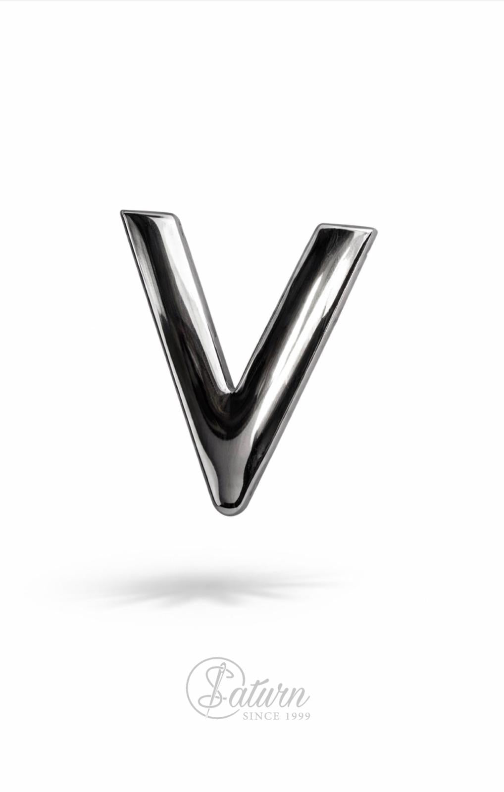 Catarama brosa litere V  accesoriu metalic auriu sau argintiu pentru haine 