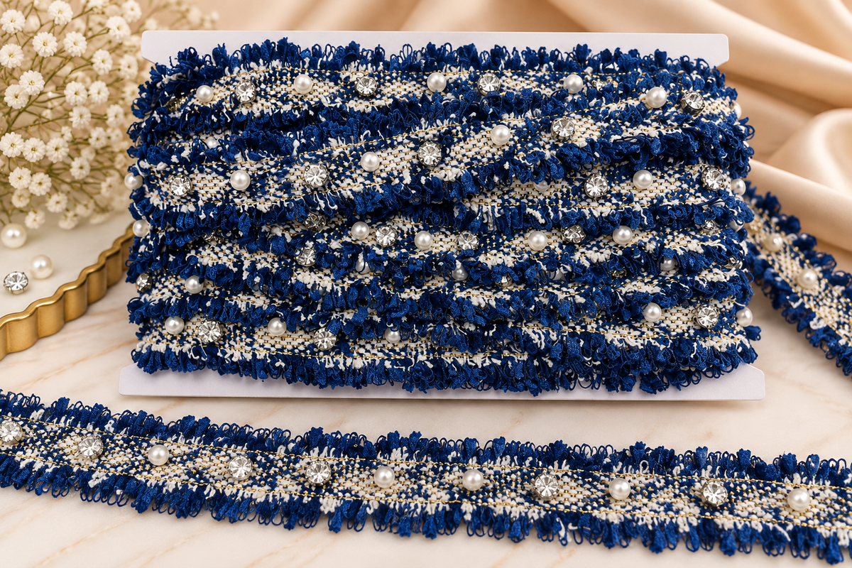 Banda Decorativa Tip Tweed Cu Perle Si Strasuri, 3,4 Cm / 10 Yards/Rola (9,14 Metri/ Rola) Model At-192