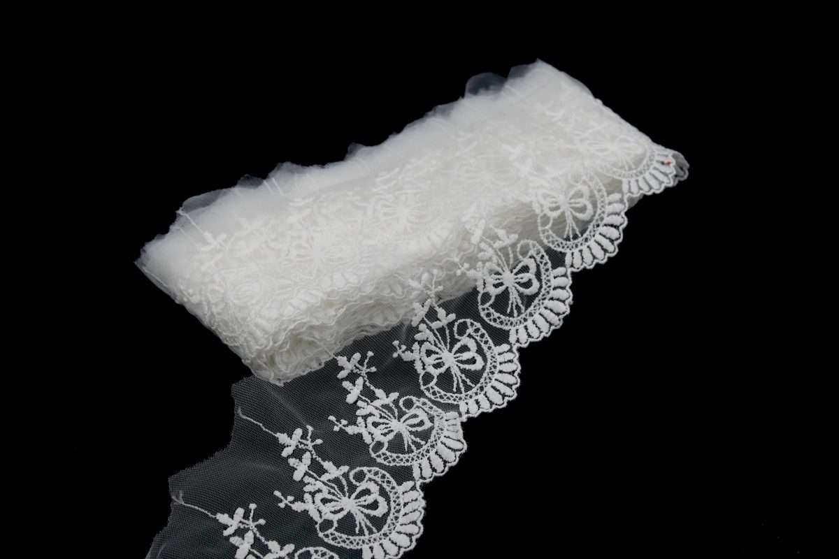 Dantela Brodata Pe Tulle Cu Model Funda (9 Metri/Rola)