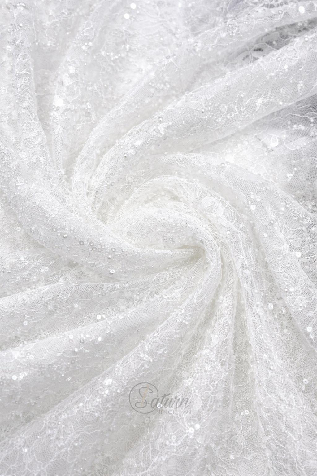 Dantela Chantilly  cu paiete si perle, latime 150 cm, 3 metri/bucata, material premium pentru rochii elegante