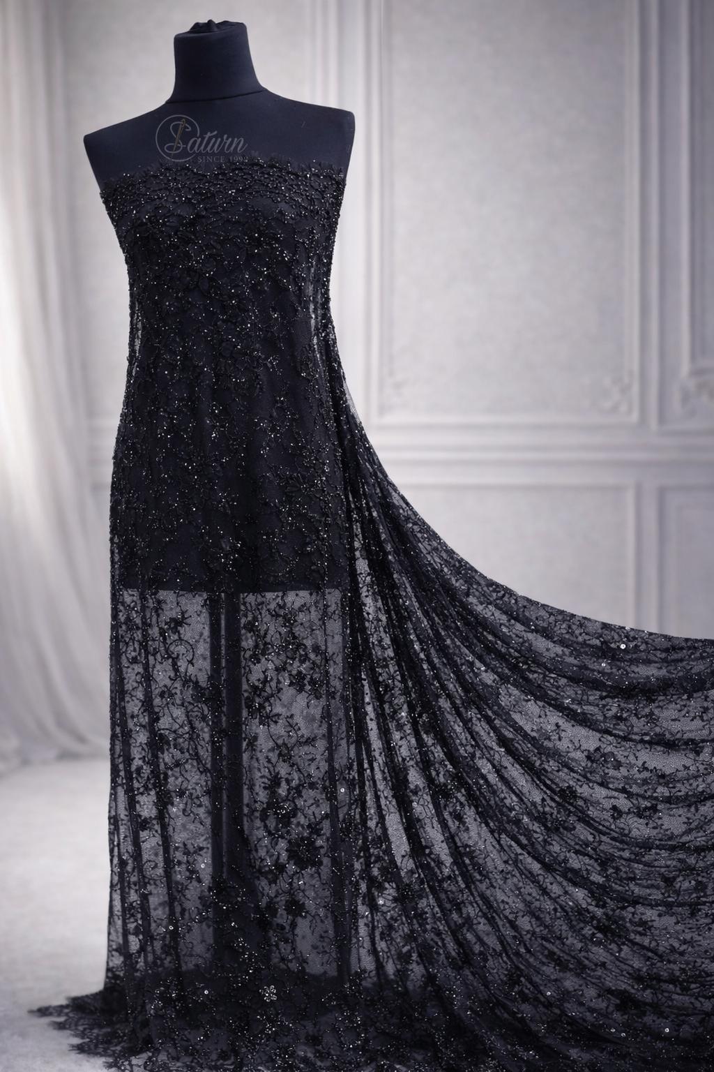 Dantela Chantilly  cu paiete si perle, latime 150 cm, 3 metri/bucata, material premium pentru rochii elegante