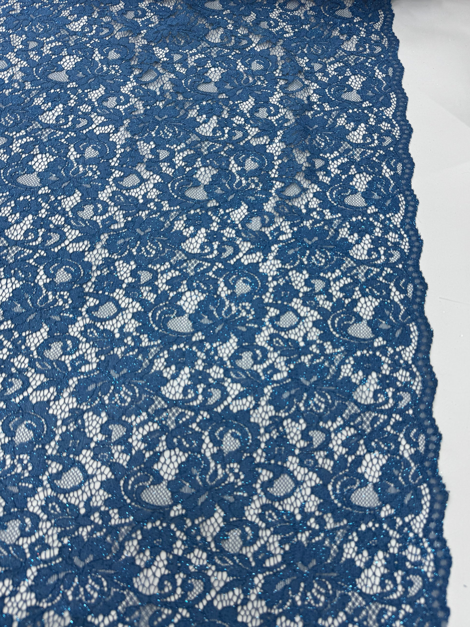 Dantela Florala cu Sclipici Bleumarin – Material Premium pentru Rochii de Ocazie/la metru