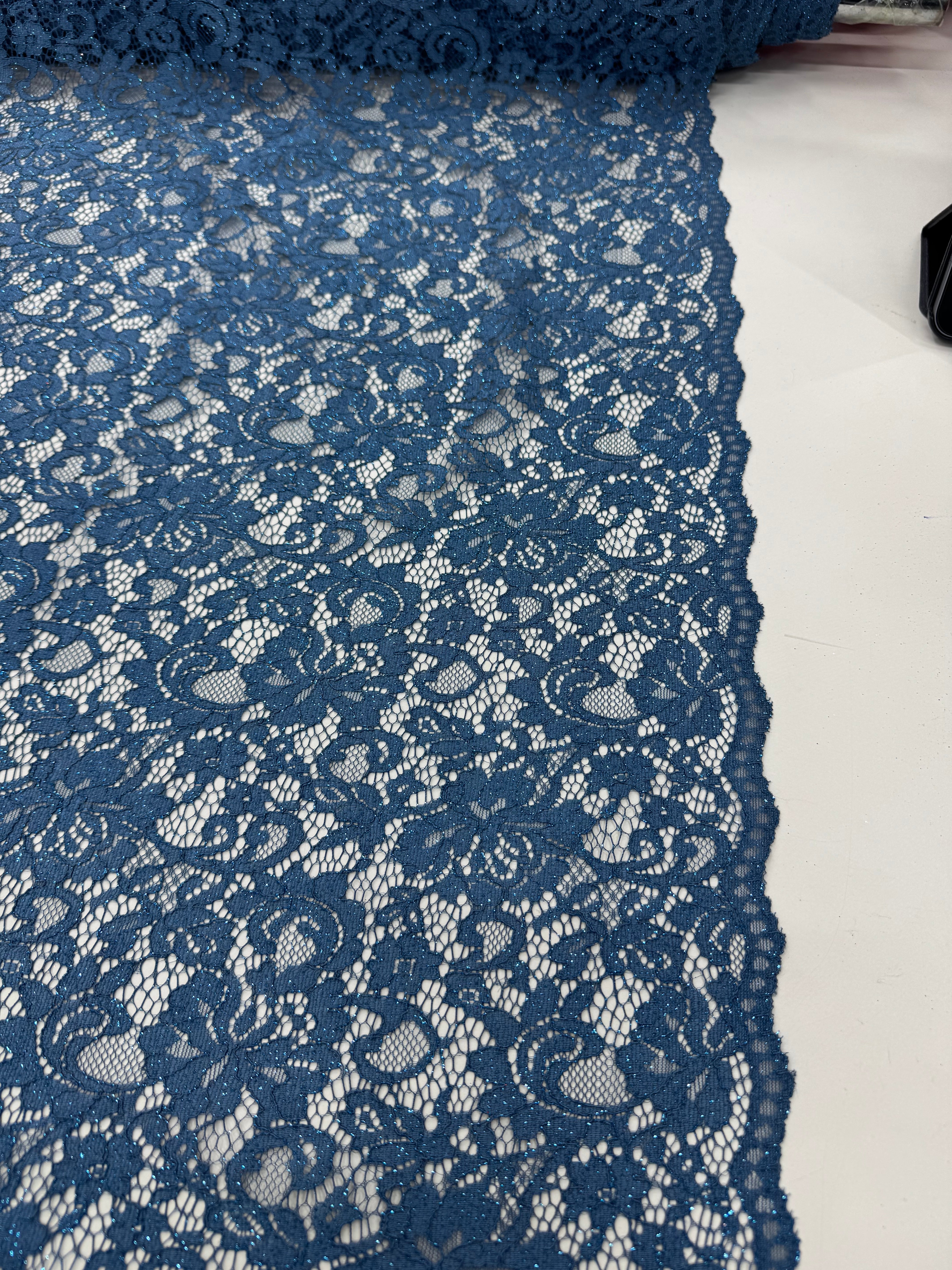 Dantela Florala cu Sclipici Bleumarin – Material Premium pentru Rochii de Ocazie/la metru