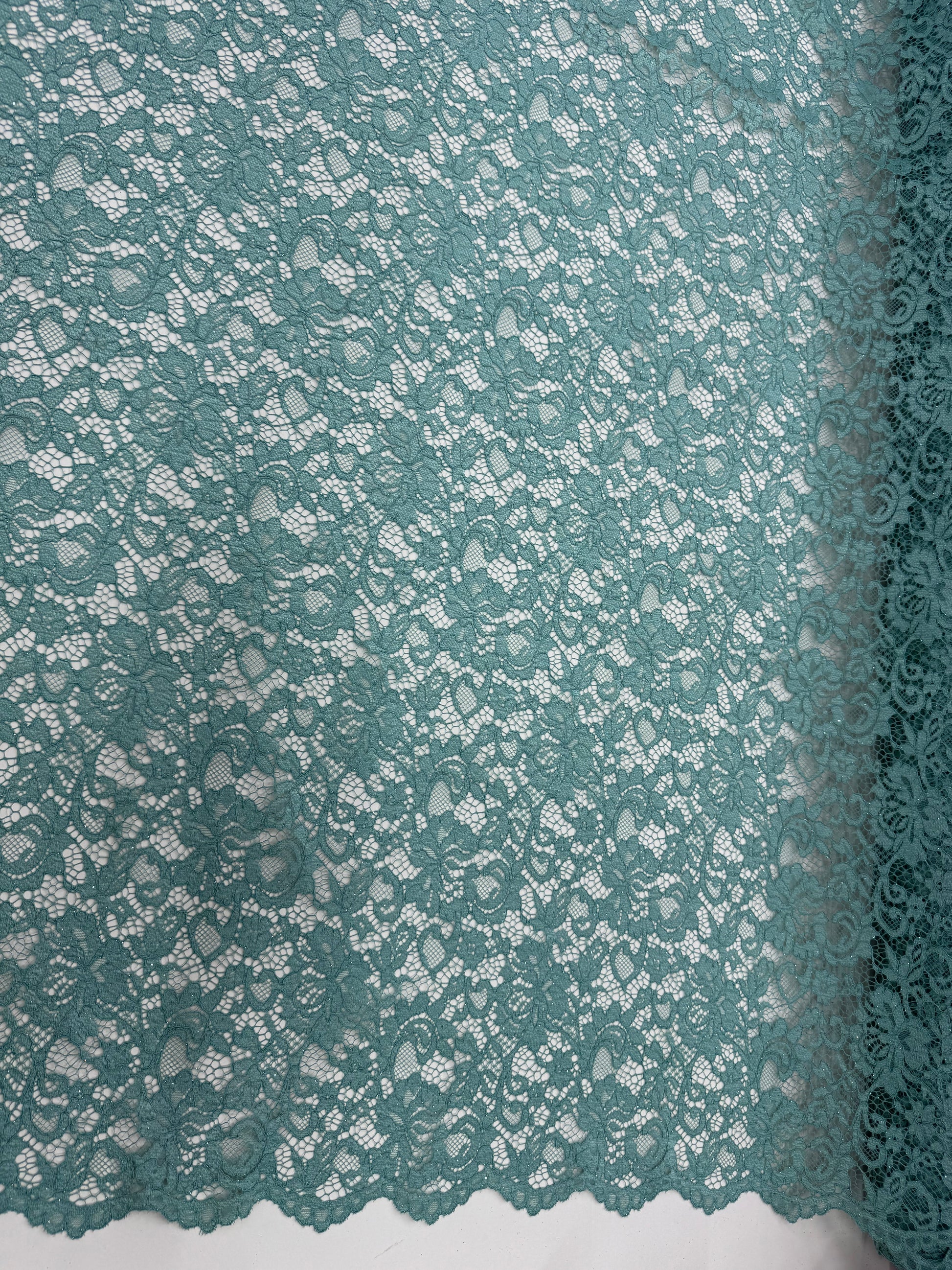 Dantela Florala cu Sclipici Verde Menta Prfuita – Material Premium pentru Rochii de Ocazie/la metru