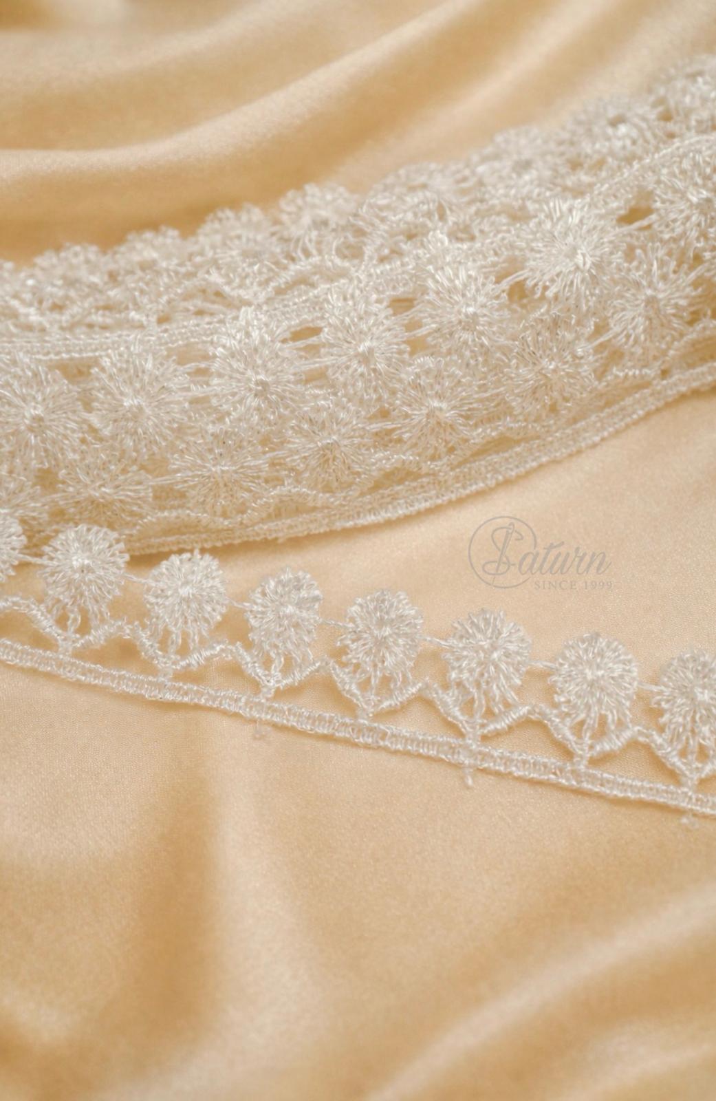 Dantela brodata  3.5 cm – rola 9 metri, dantela decorativa pentru creatii textile merceri saturn 