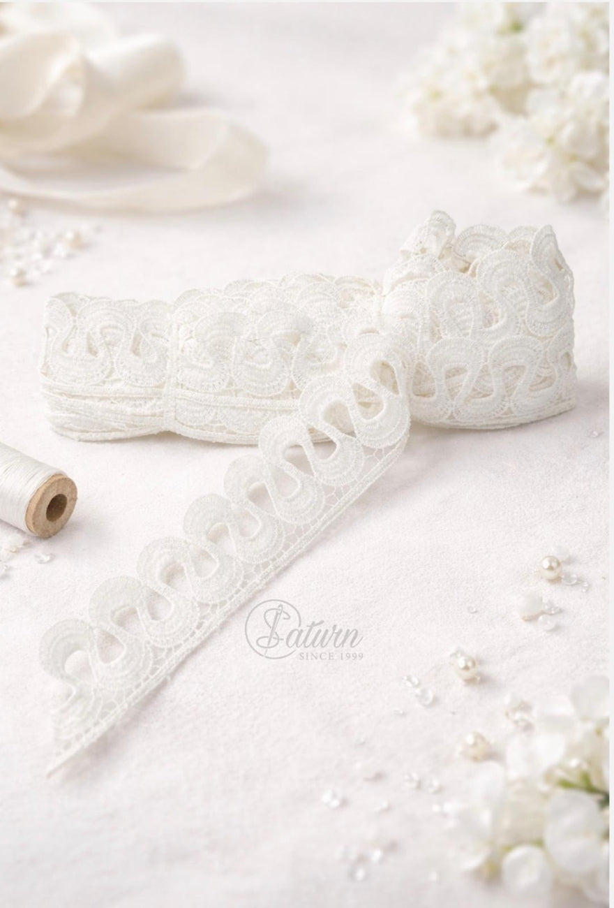 Dantela brodata alba 4.5 cm – rola 9 metri, dantela decorativa pentru nunta si creatii textile