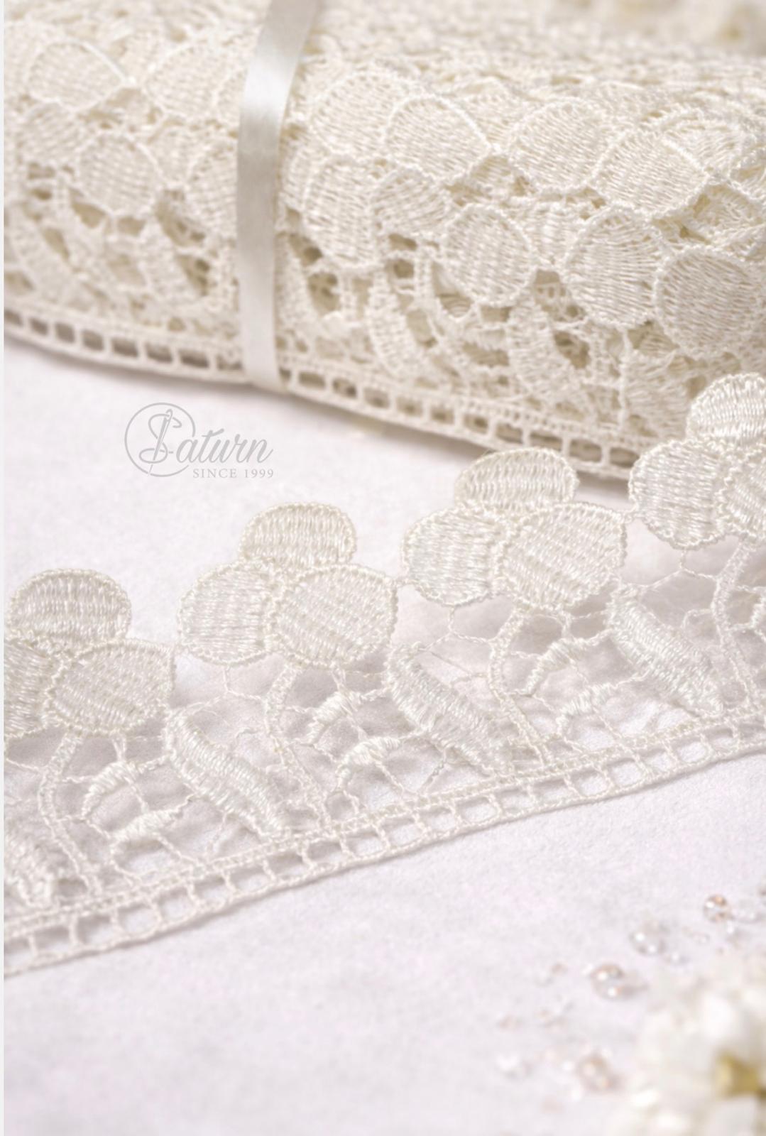 Dantela brodata cu flori, ivory 4,5 cm – rola 9 metri, dantela decorativa pentru creatii textile