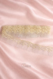 Dantela brodata pe tulle cu floricele, 4.5 cm, rola 9 metri, banda decorativa croitorie