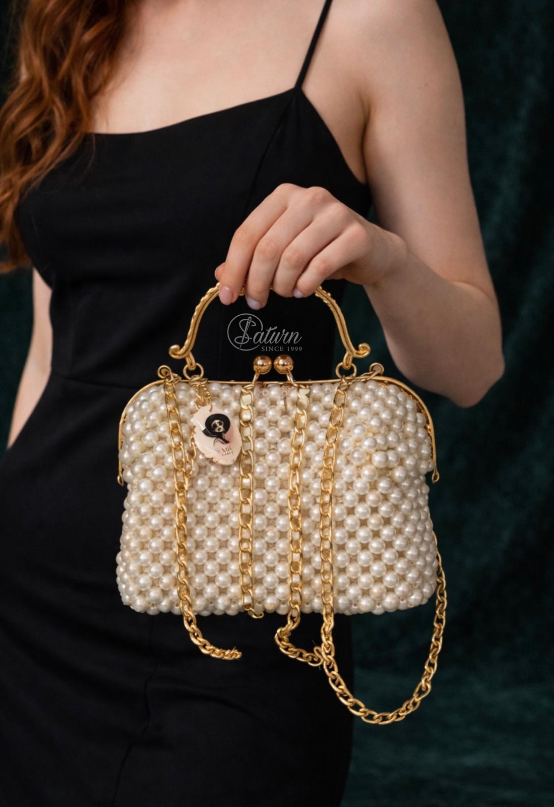 Geanta eleganta alba cu perle si lant auriu – model handmade de ocazie mercerie saturn 