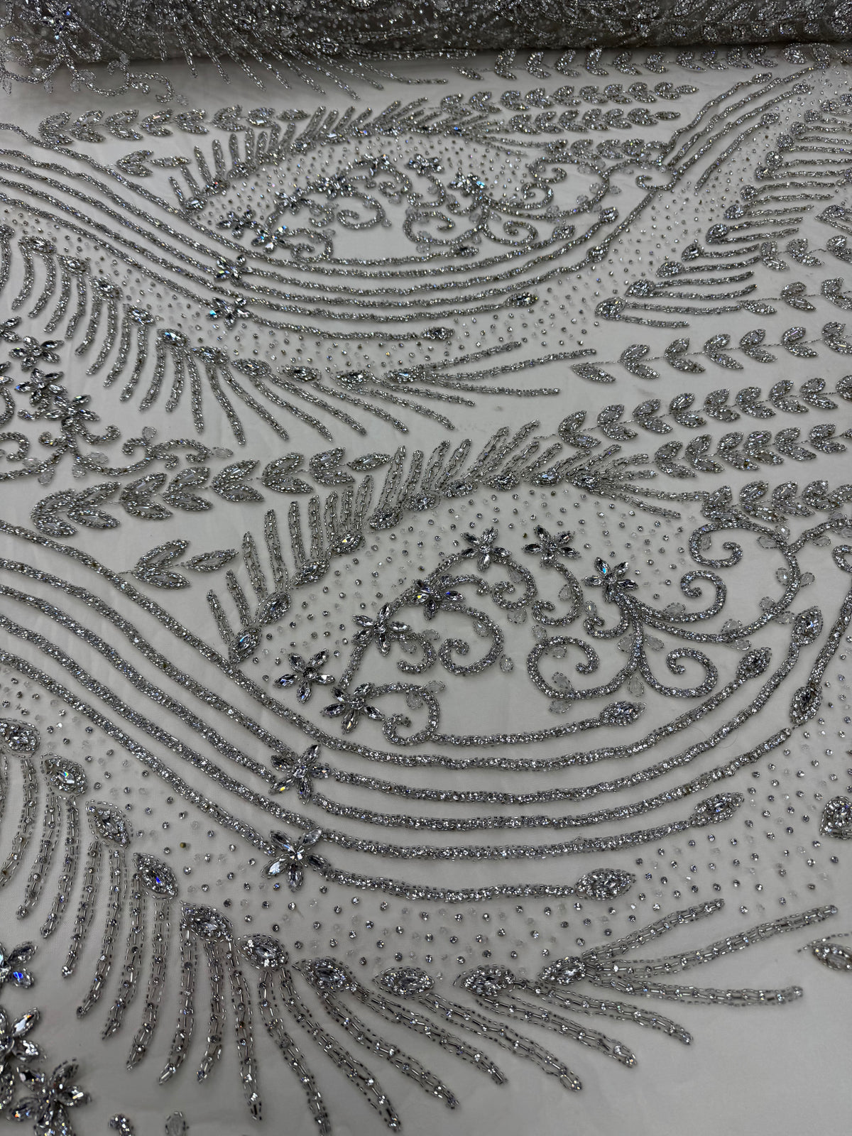 Broderie cu Cristale,pietre si margele  pe Tul 140/cm latimea/la metru AI350