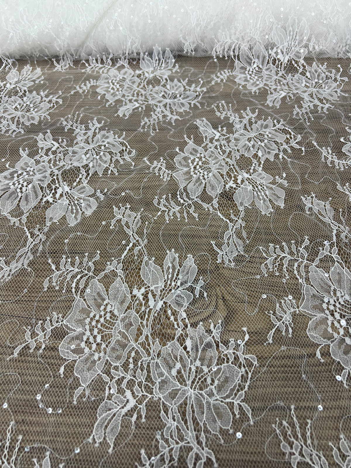 Dantela Florala cu Paiete , 150 cm\la metru Model 6355-0329
