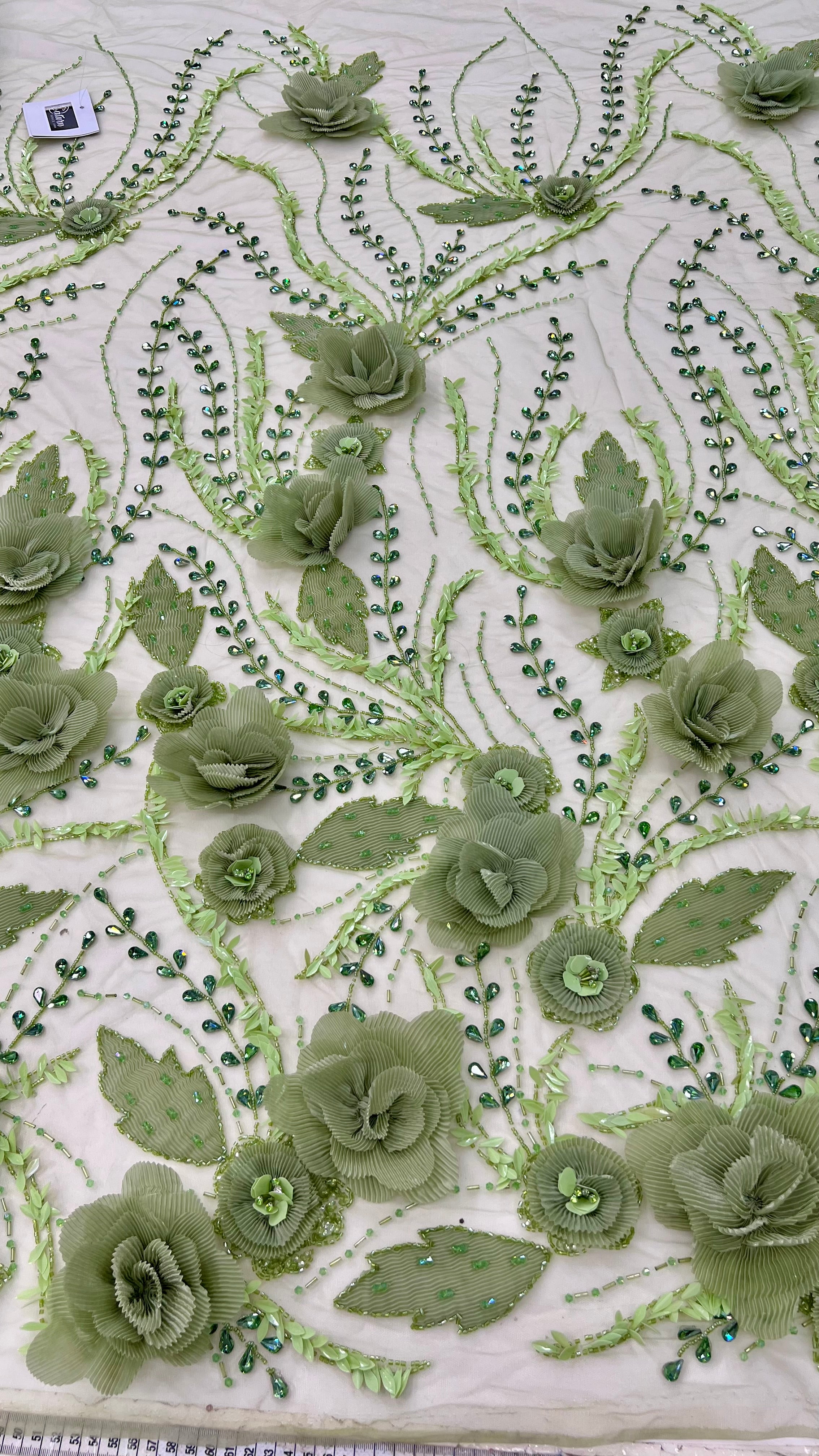 Broderie 3D florala cu flori aplicate, margele si paiete pe Tulle  – 140 cm \la Metru , Model SJT1374