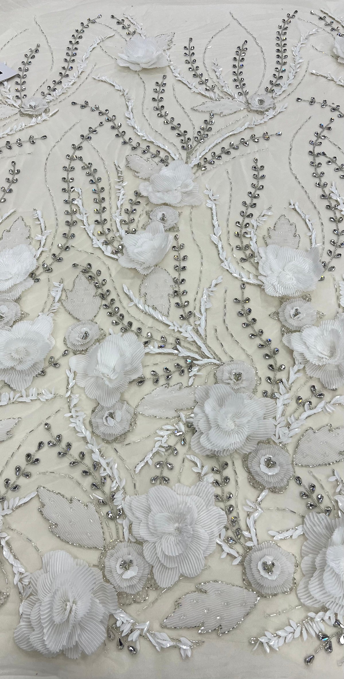 Broderie 3D florala cu flori aplicate, margele si paiete pe Tulle  – 140 cm \la Metru , Model SJT1374