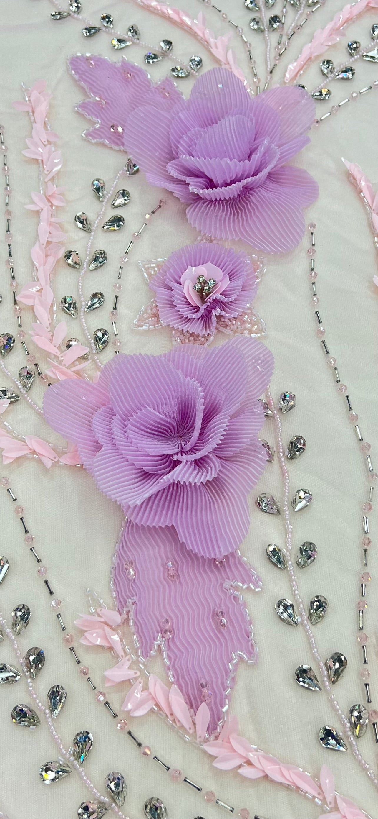 Broderie 3D florala cu flori aplicate, margele si paiete pe Tulle  – 140 cm \la Metru , Model SJT1374