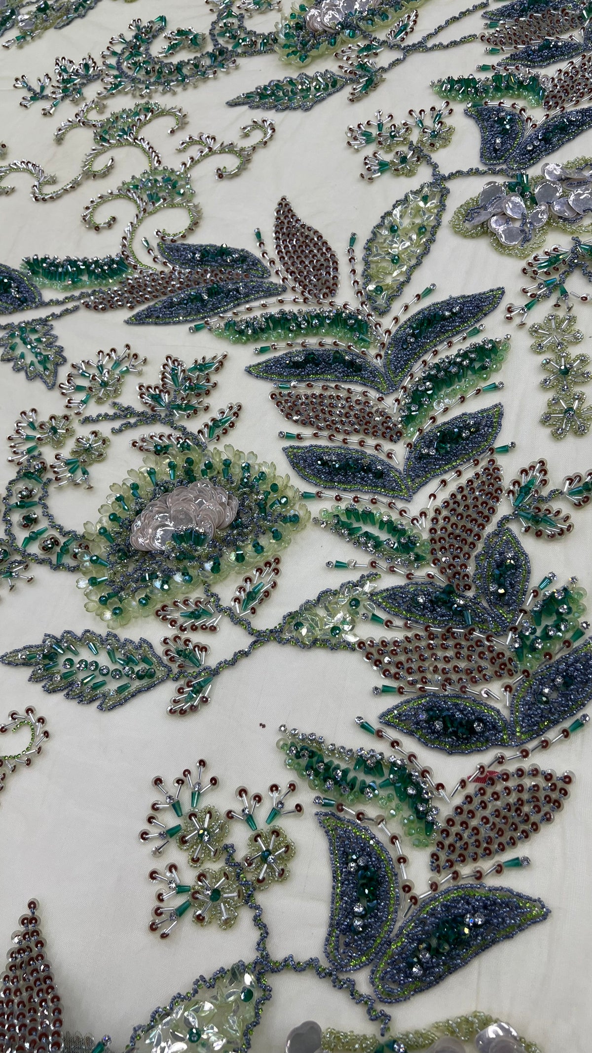 Broderie Luxury cu flori 3D, margele si cristale pe tulle Verde –  140 cm\la Metru, Model J1 3396