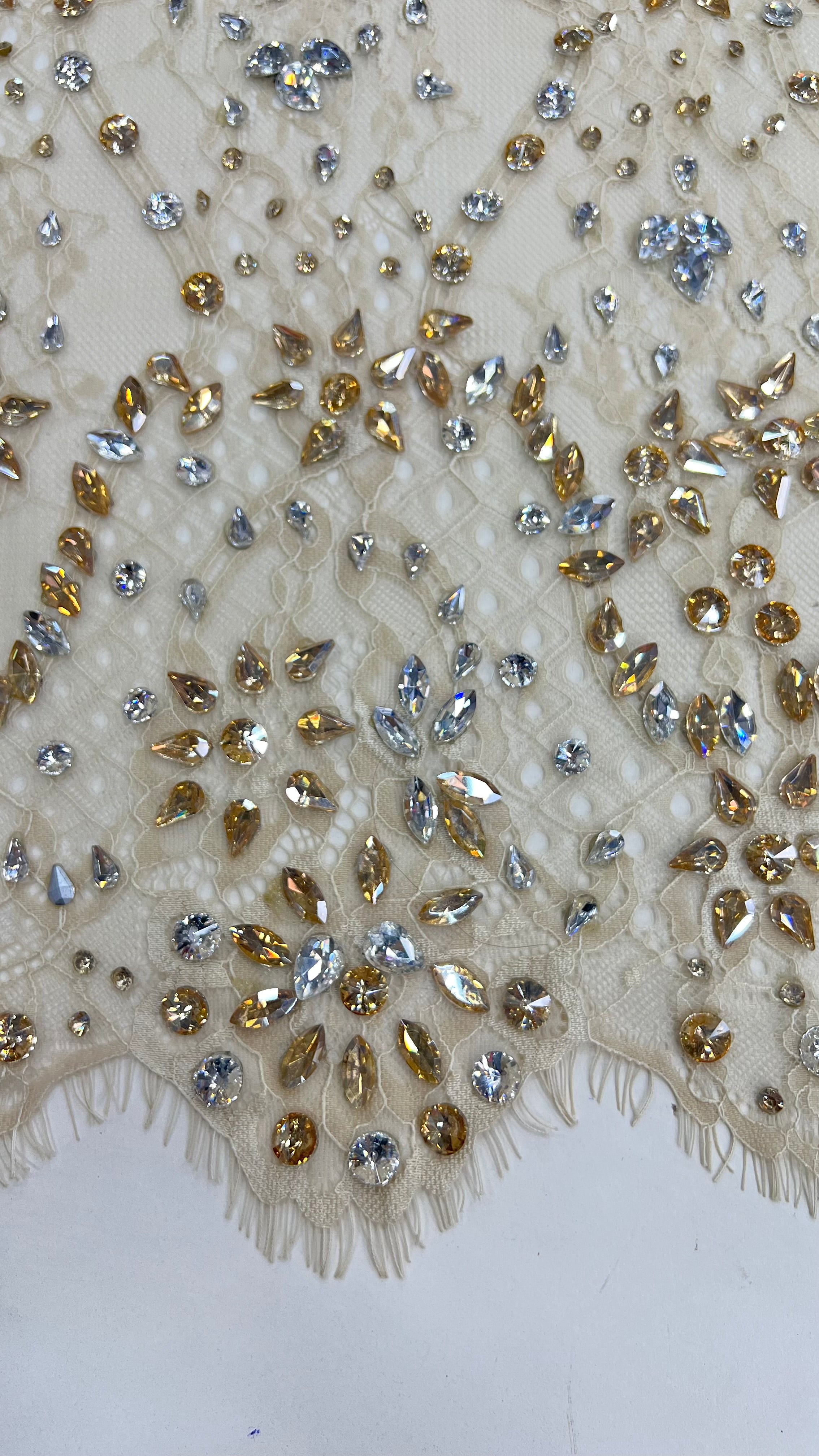 Broderie Luxury cu cristale si paiete pe tulle –  140 cm , 3 mt\ buc, Model AD555