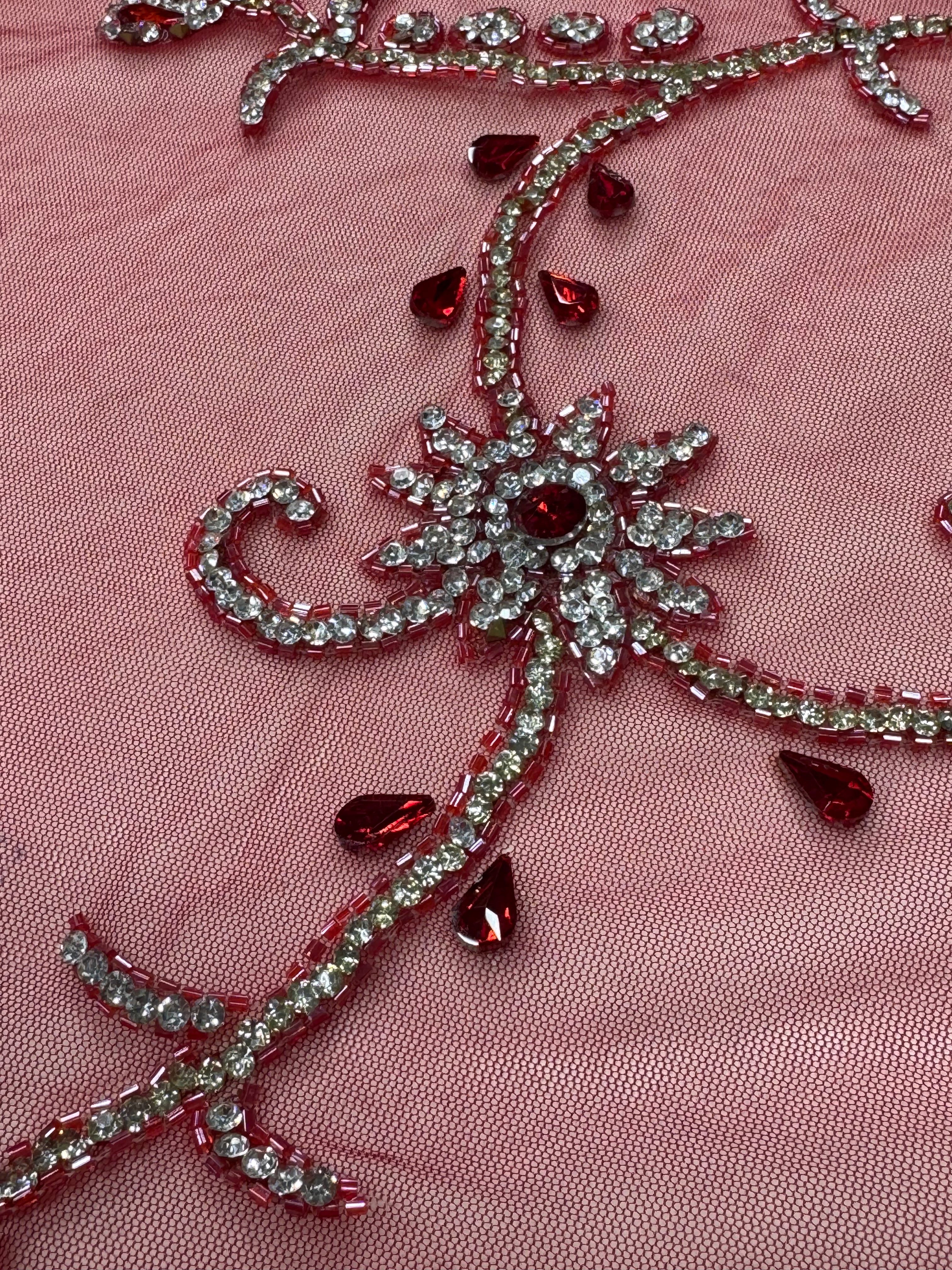 Broderie Rosie cu Cristale si Margele pe Tul Fin 140cm/la metru J1 3380