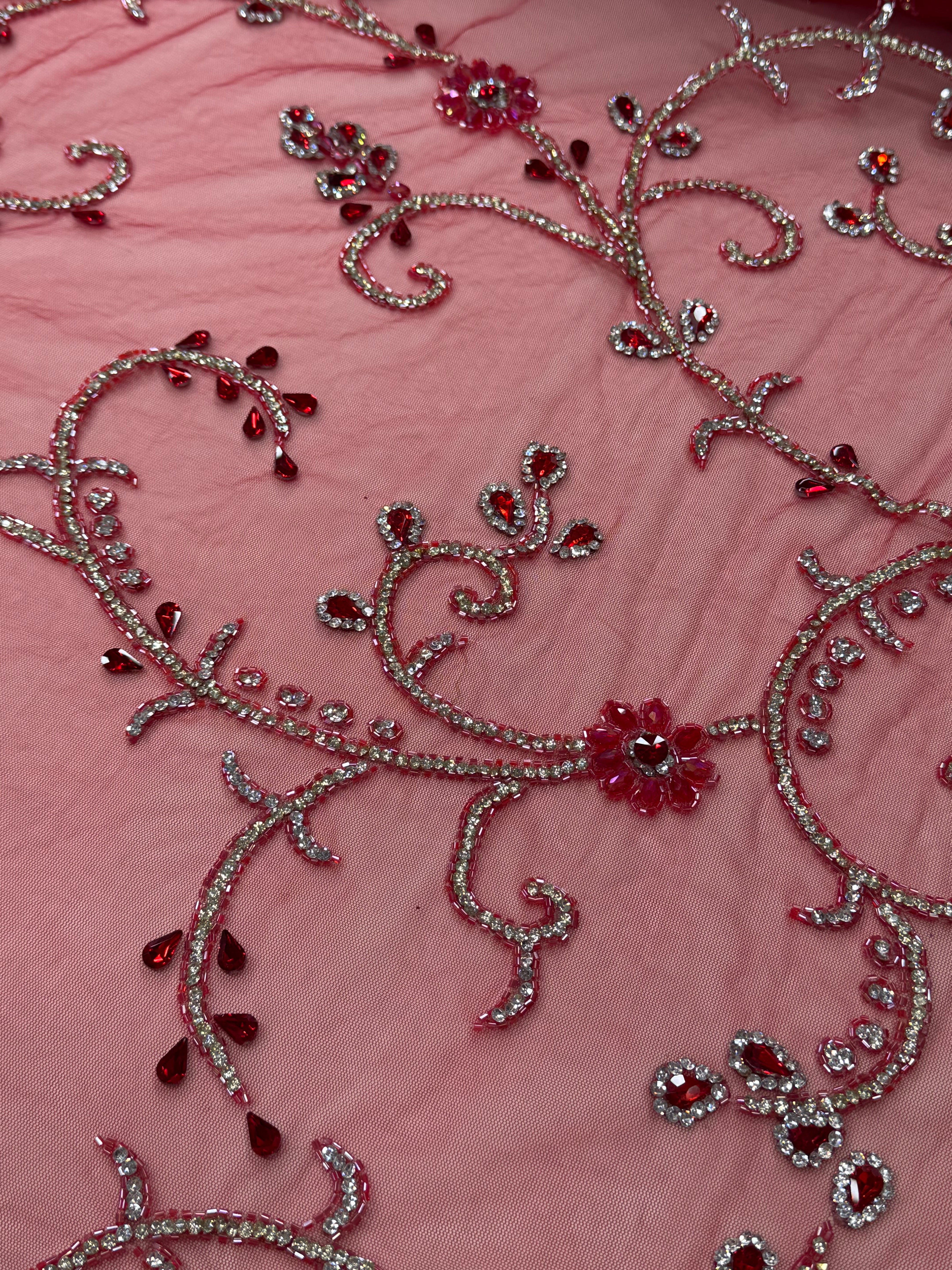Broderie Rosie cu Cristale si Margele pe Tul Fin 140cm/la metru J1 3380