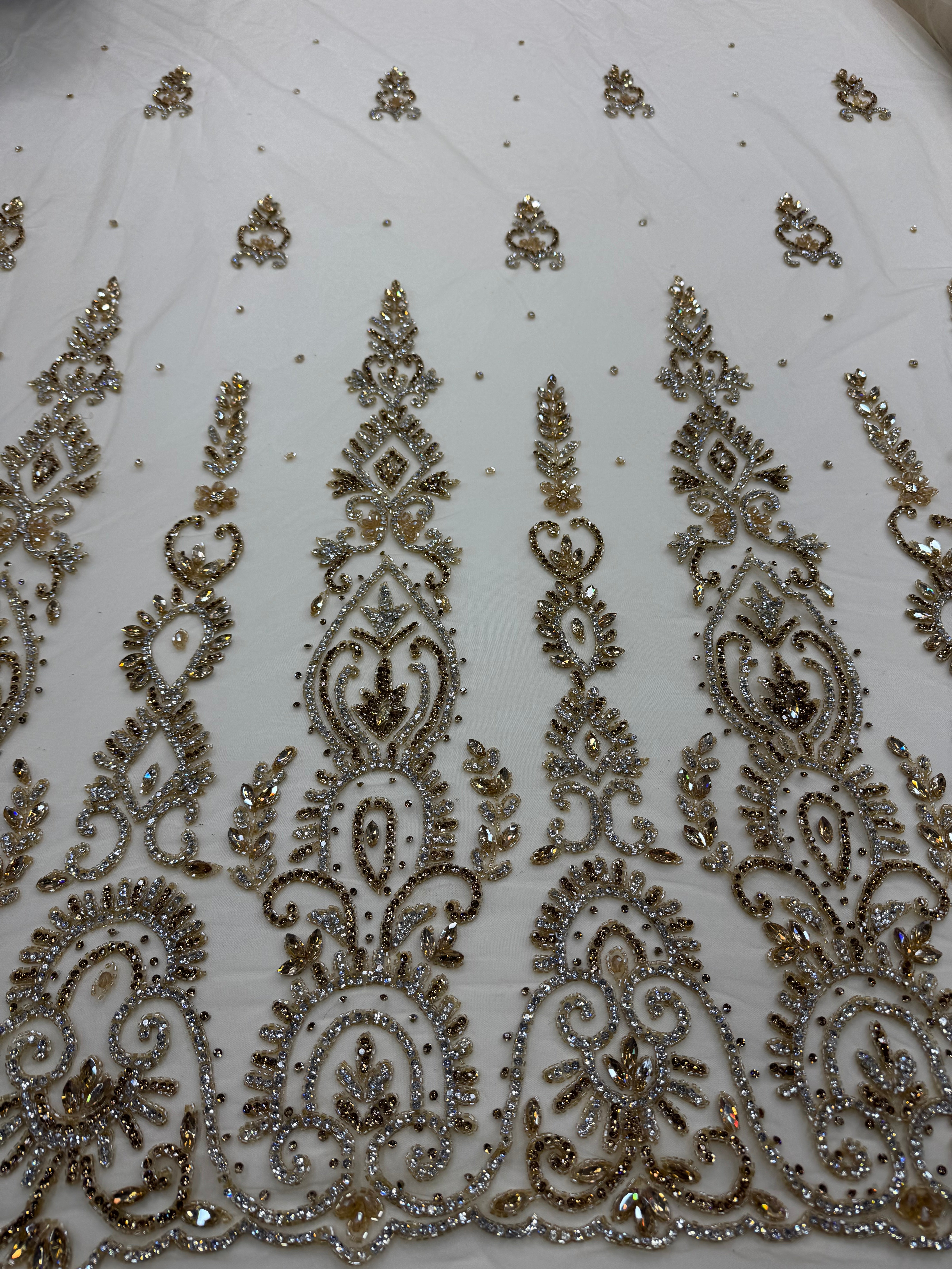 Broderie Ivory cu Cristale Champagne pe Tul 140cm latime/la metru J1 3197