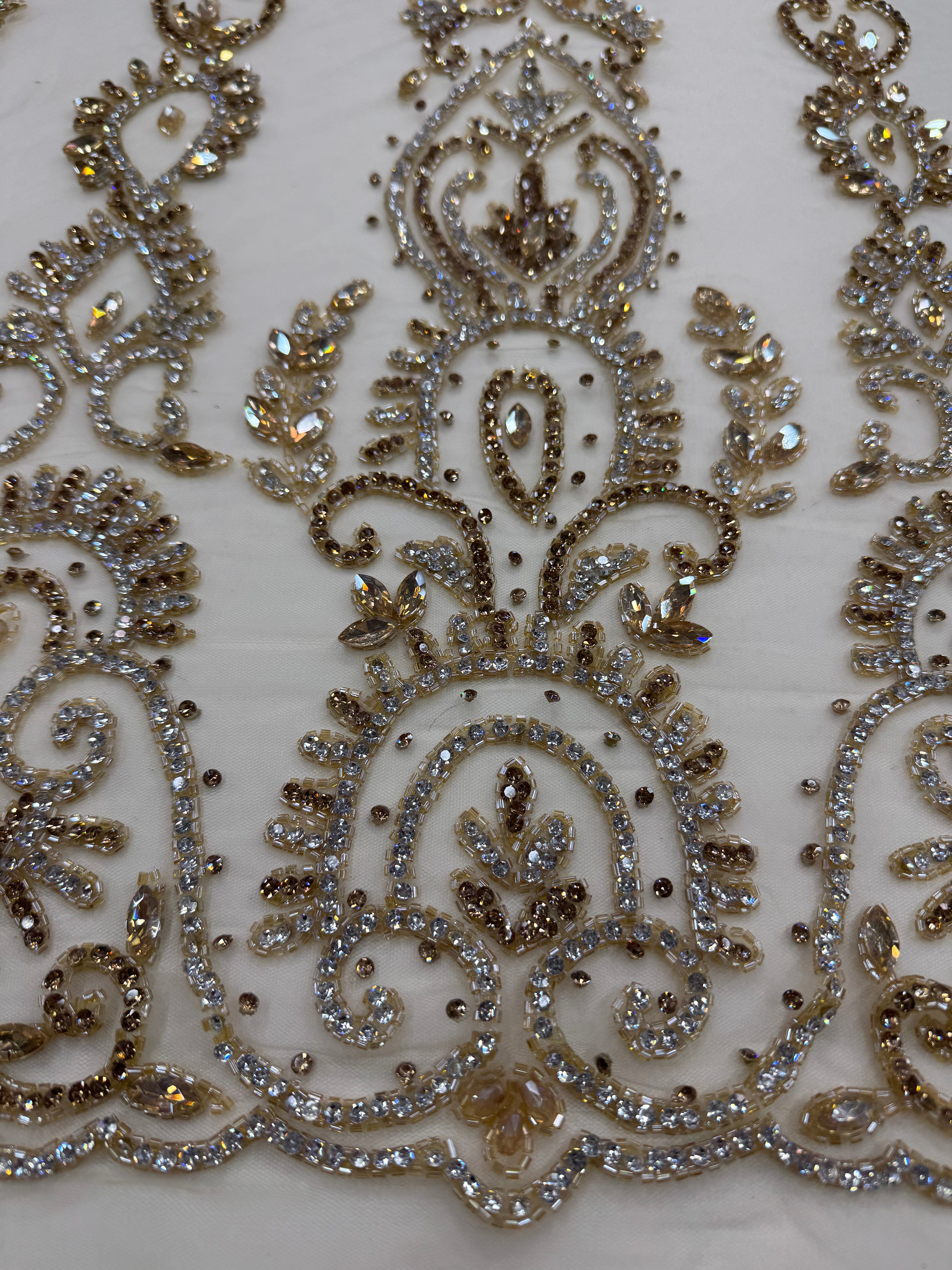 Broderie Ivory cu Cristale Champagne pe Tul 140cm latime/la metru J1 3197