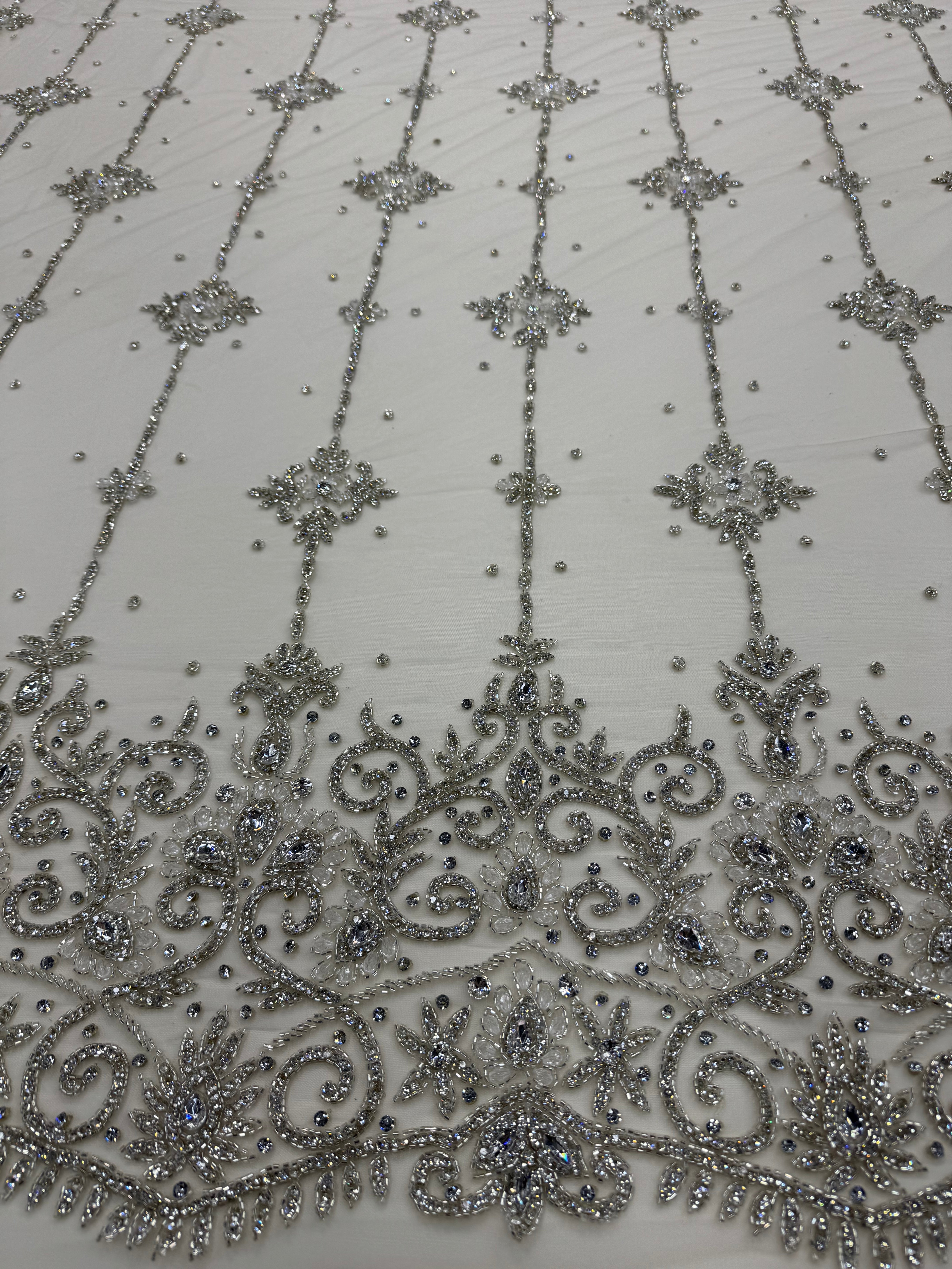 Broderie Ivory cu Cristale pe Tul 140/cm latimea/la metru  J1 3380