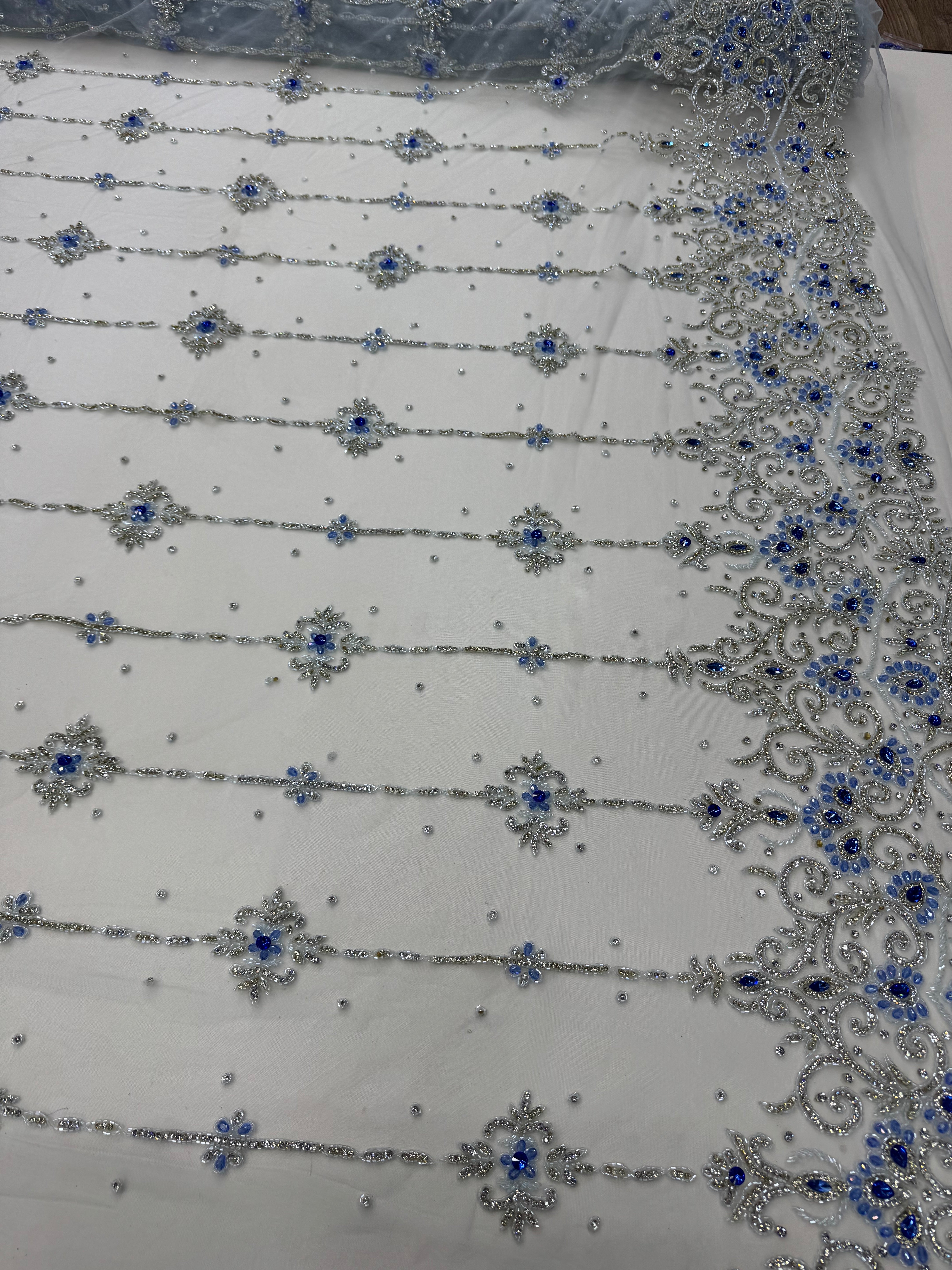 Broderie Alba cu cristale  pe Tul 140/cm latimea/la metru J1 3380