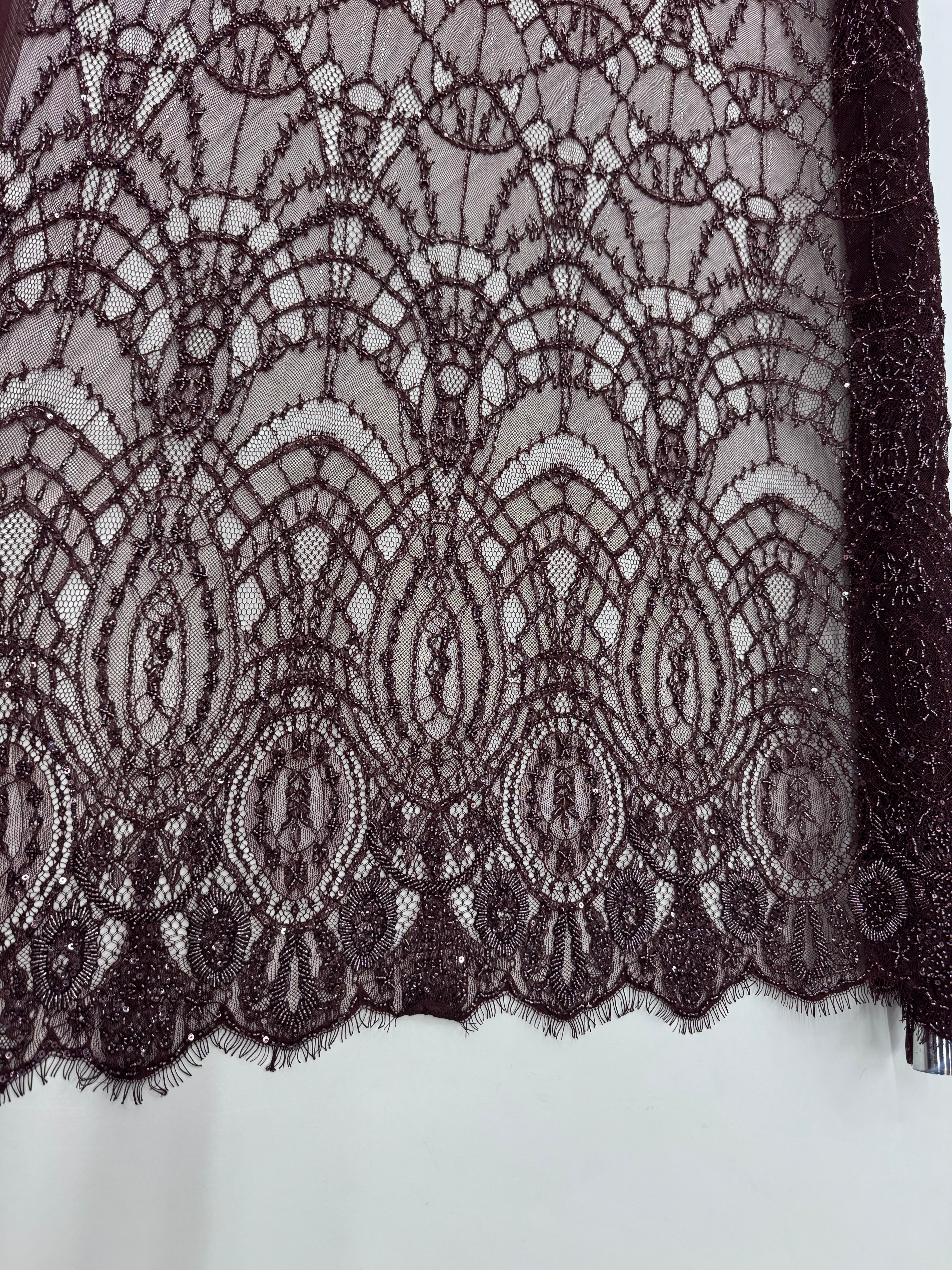 Dantela Chantilly Maro sau Neagra  cu Paiete si Margele 140cm/3Metri– /STR104