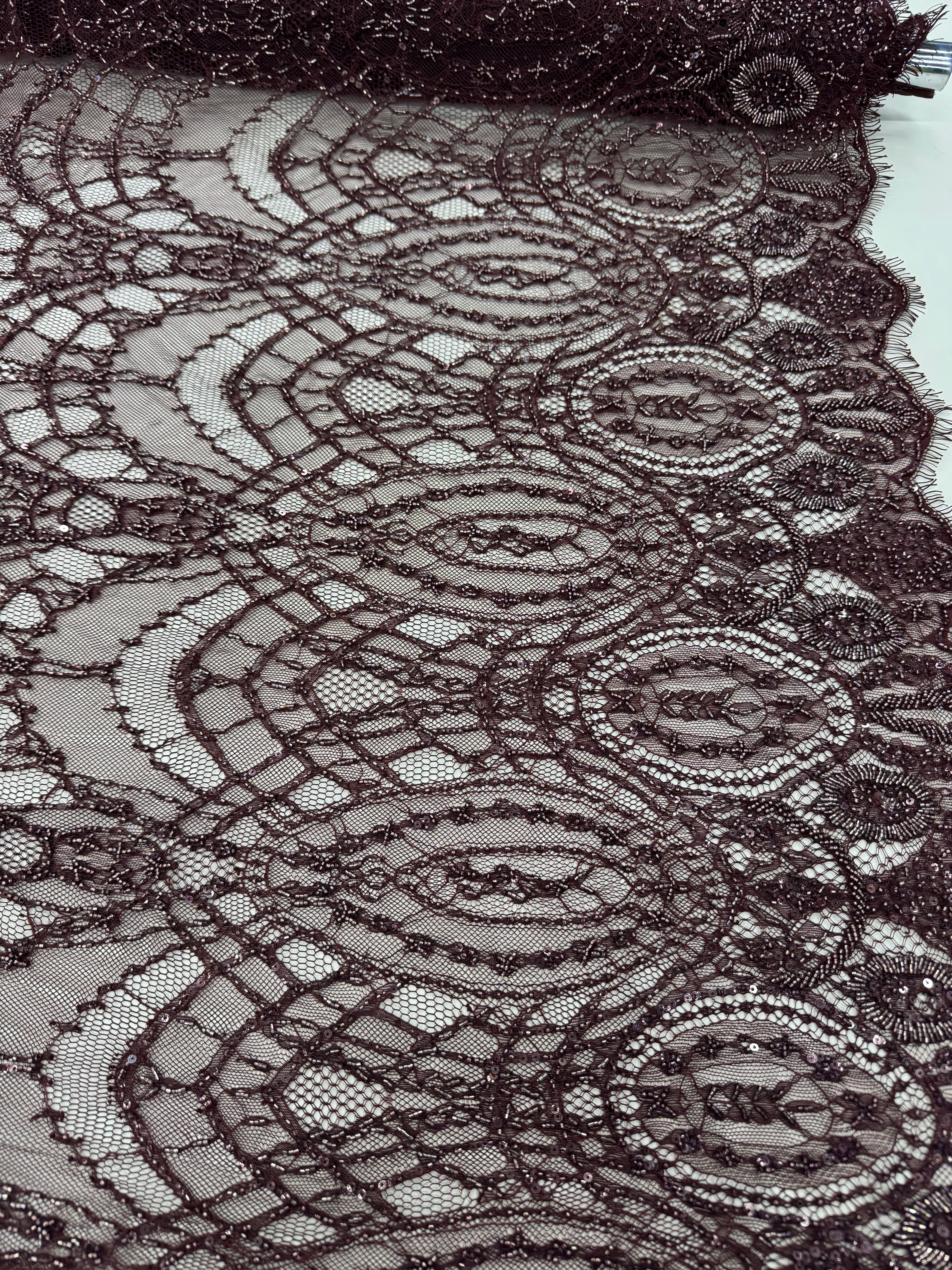 Dantela Chantilly Maro sau Neagra  cu Paiete si Margele 140cm/3Metri– /STR104