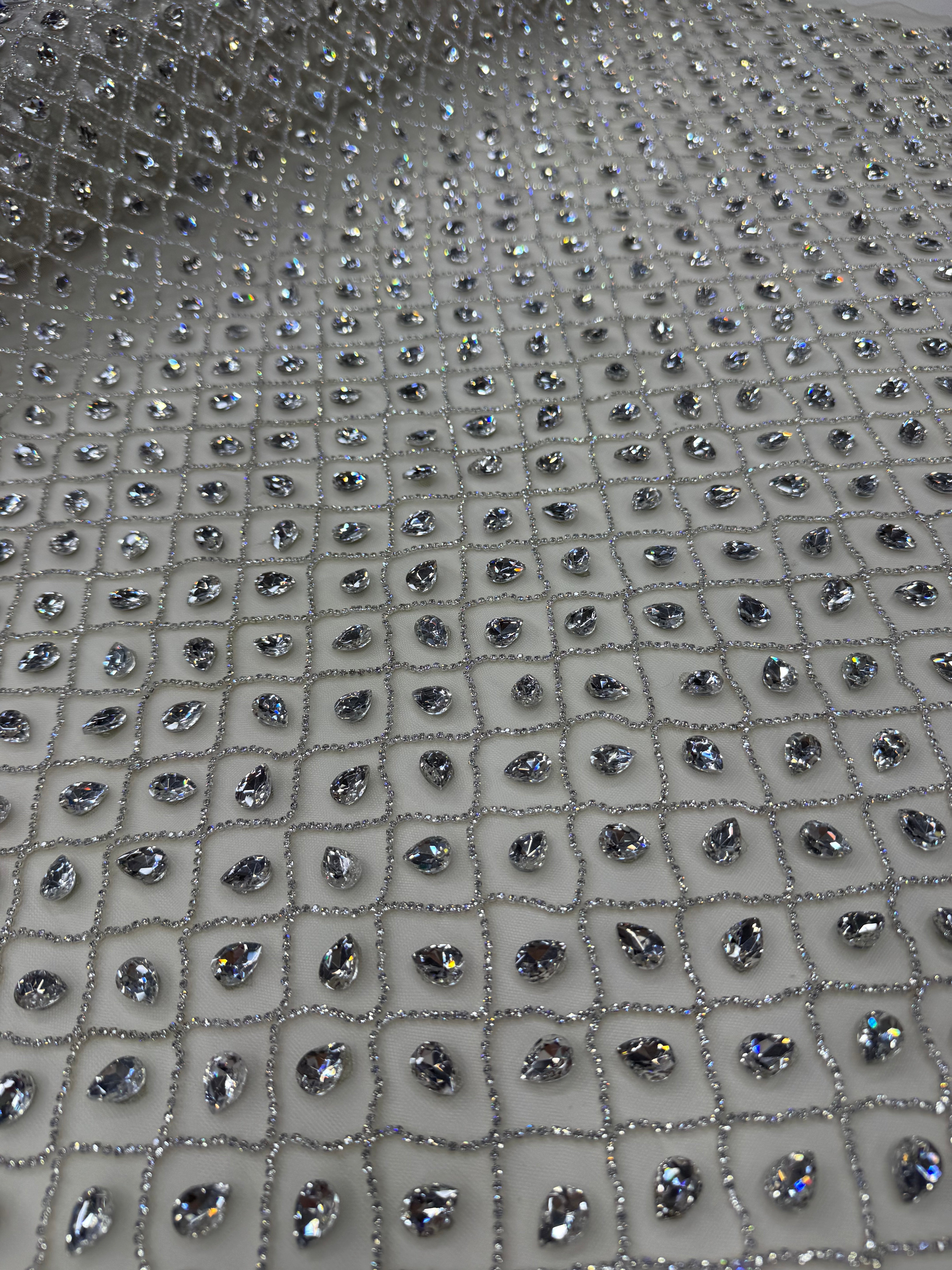 Broderie pe Tul fin cu Pietre/Strasuri/Cristale 140cm/la metru AB011