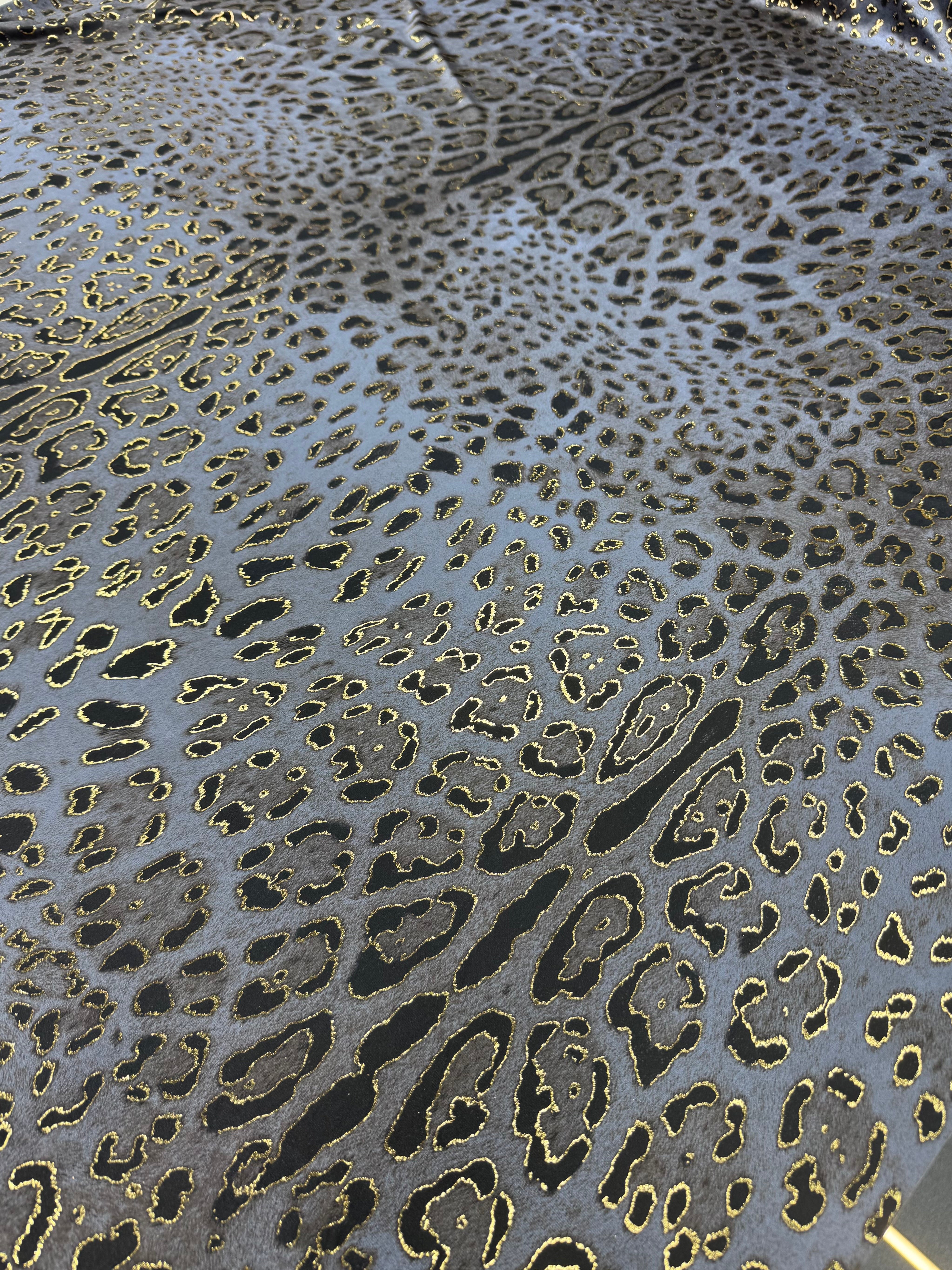Catifea Elastica Animal Print Albastru cu Fir Auriu – Material Premium 140 cm, Vânzare la Metru