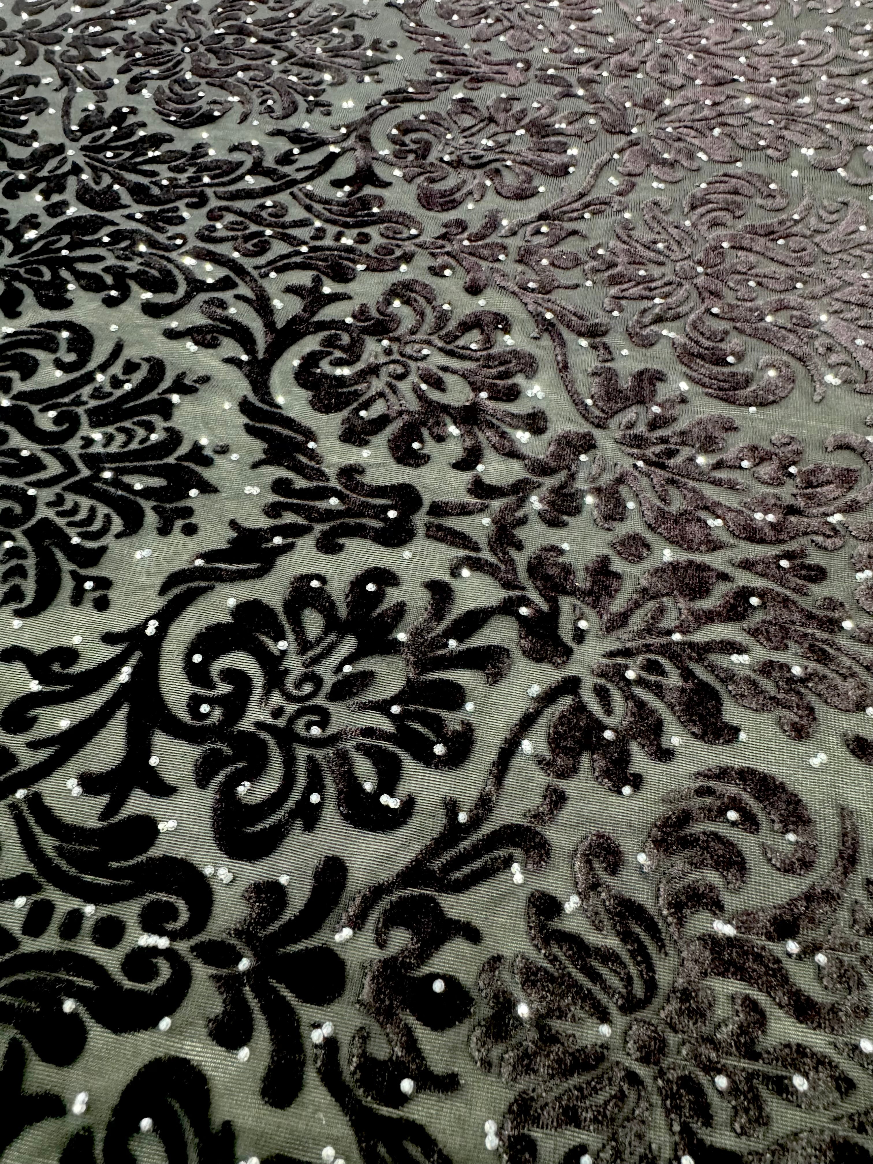 Catifea cu Strasuri si Model Baroc Negru – Material Elegant 140 cm,  la Metru
