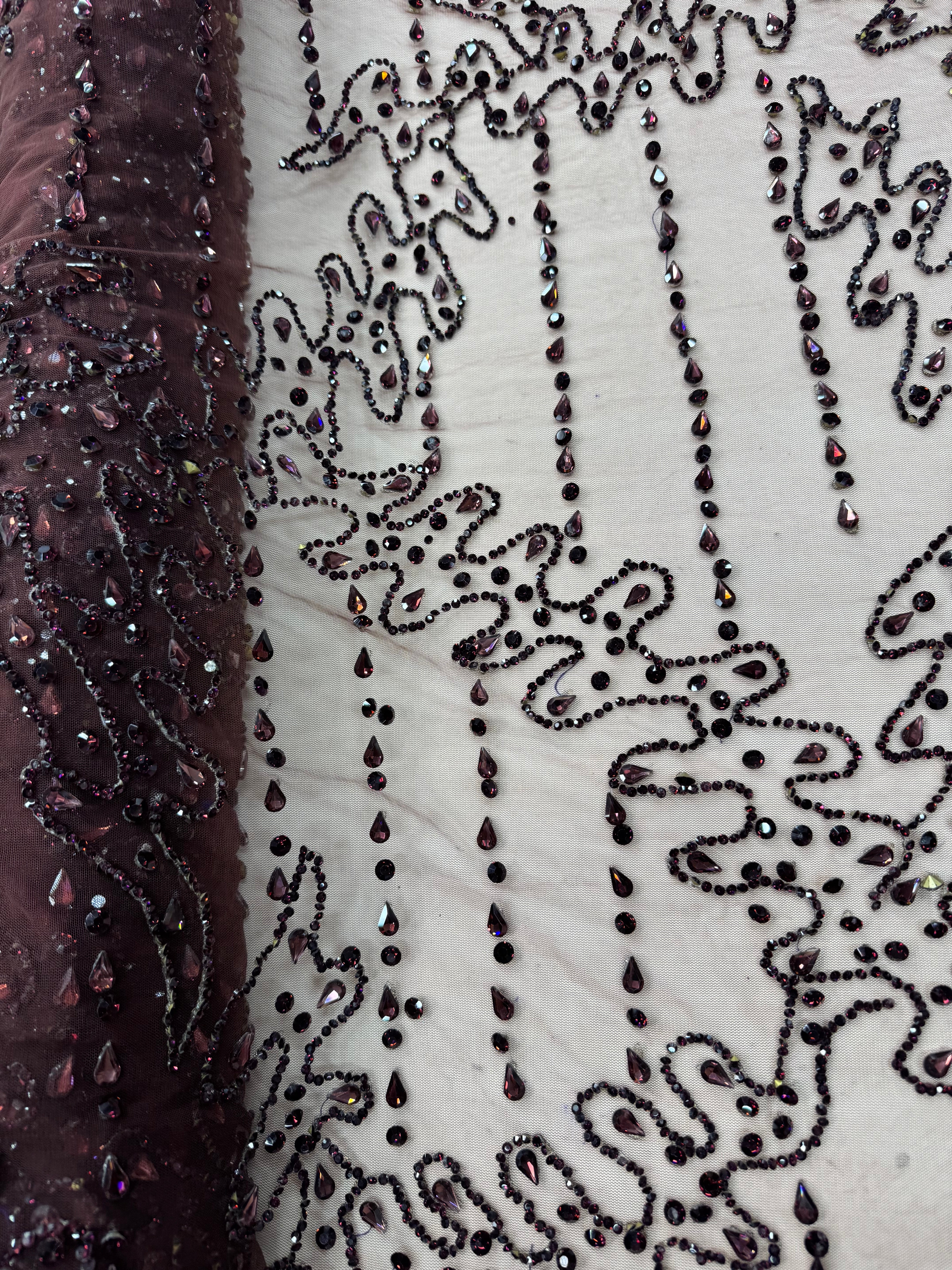 Broderie premium pe tul maro Model J1 3399, latime 140 cm, cu cristale si margele