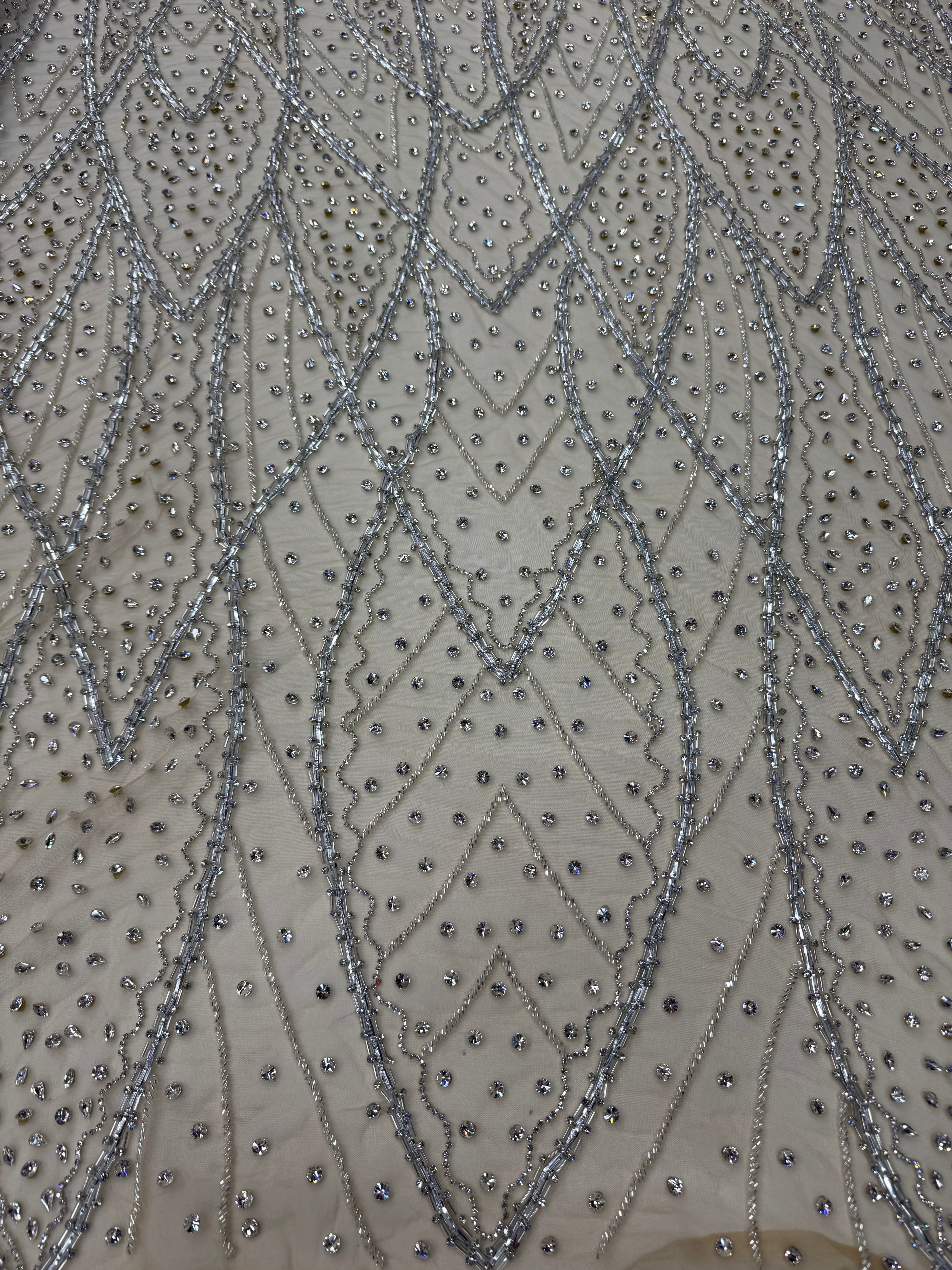 Broderie premium pe tul Model SJT1369, latime 140 cm, cu cristale si margele argintii