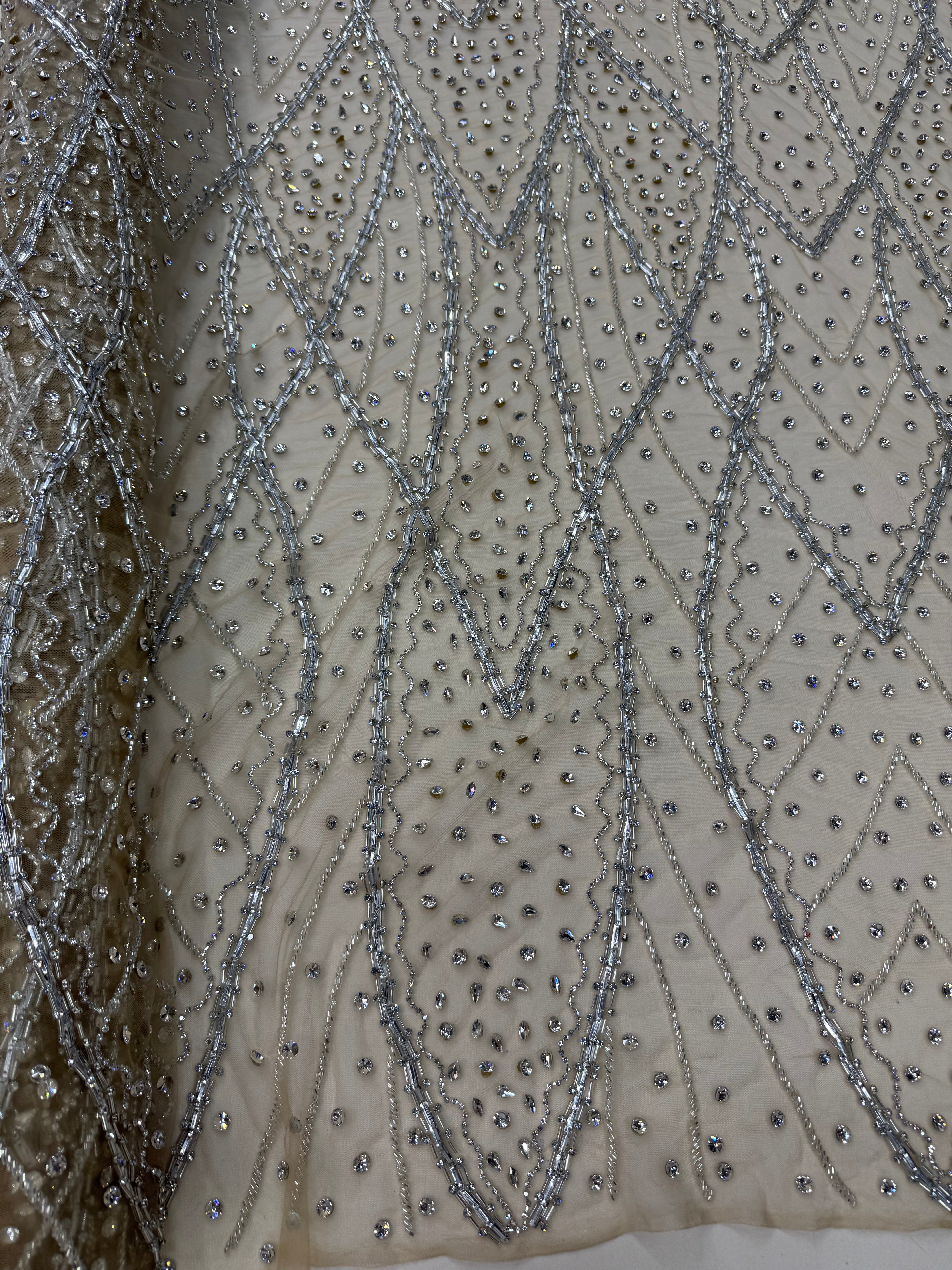 Broderie premium pe tul Model SJT1369, latime 140 cm, cu cristale si margele argintii