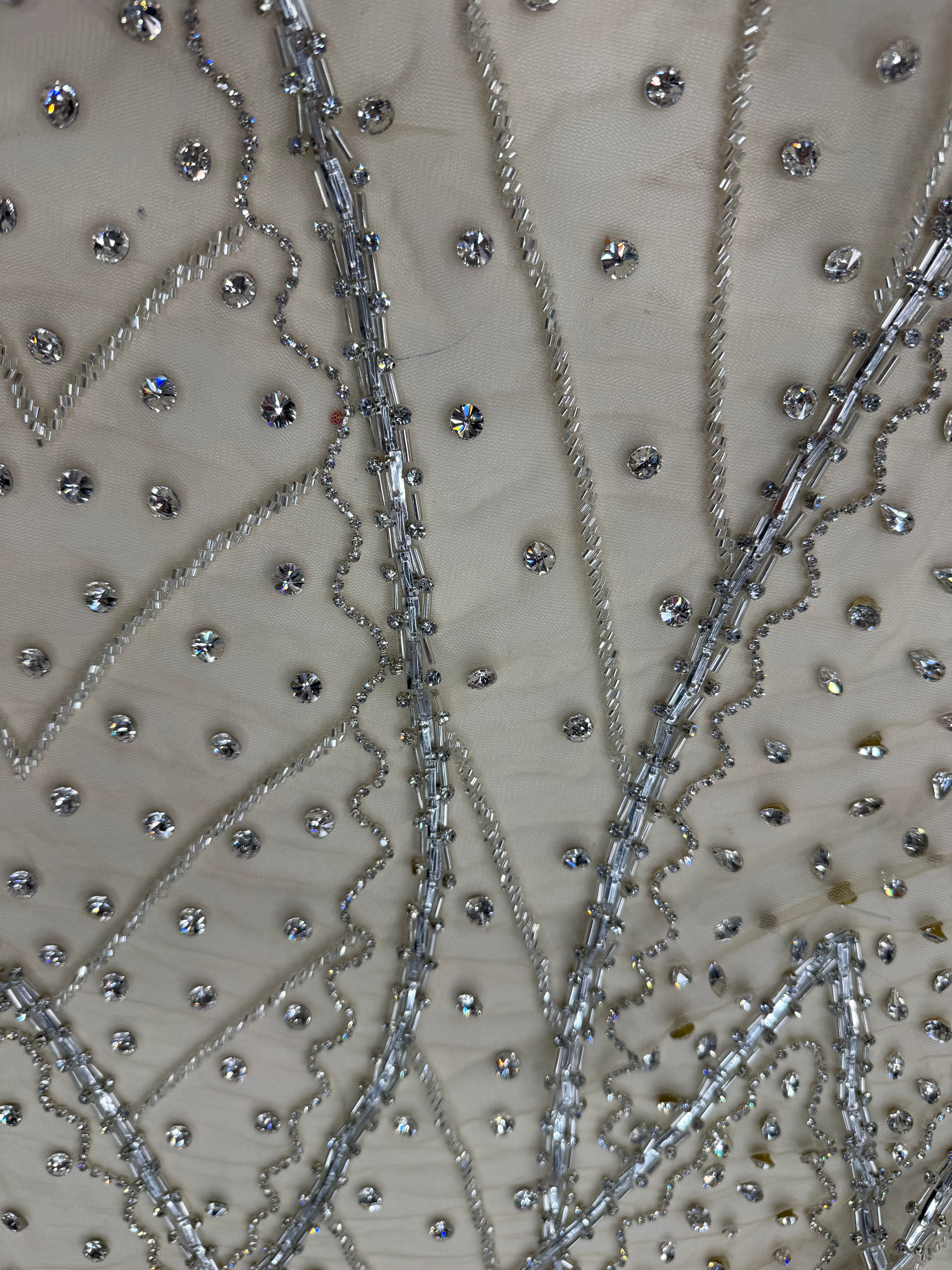 Broderie premium pe tul Model SJT1369, latime 140 cm, cu cristale si margele argintii