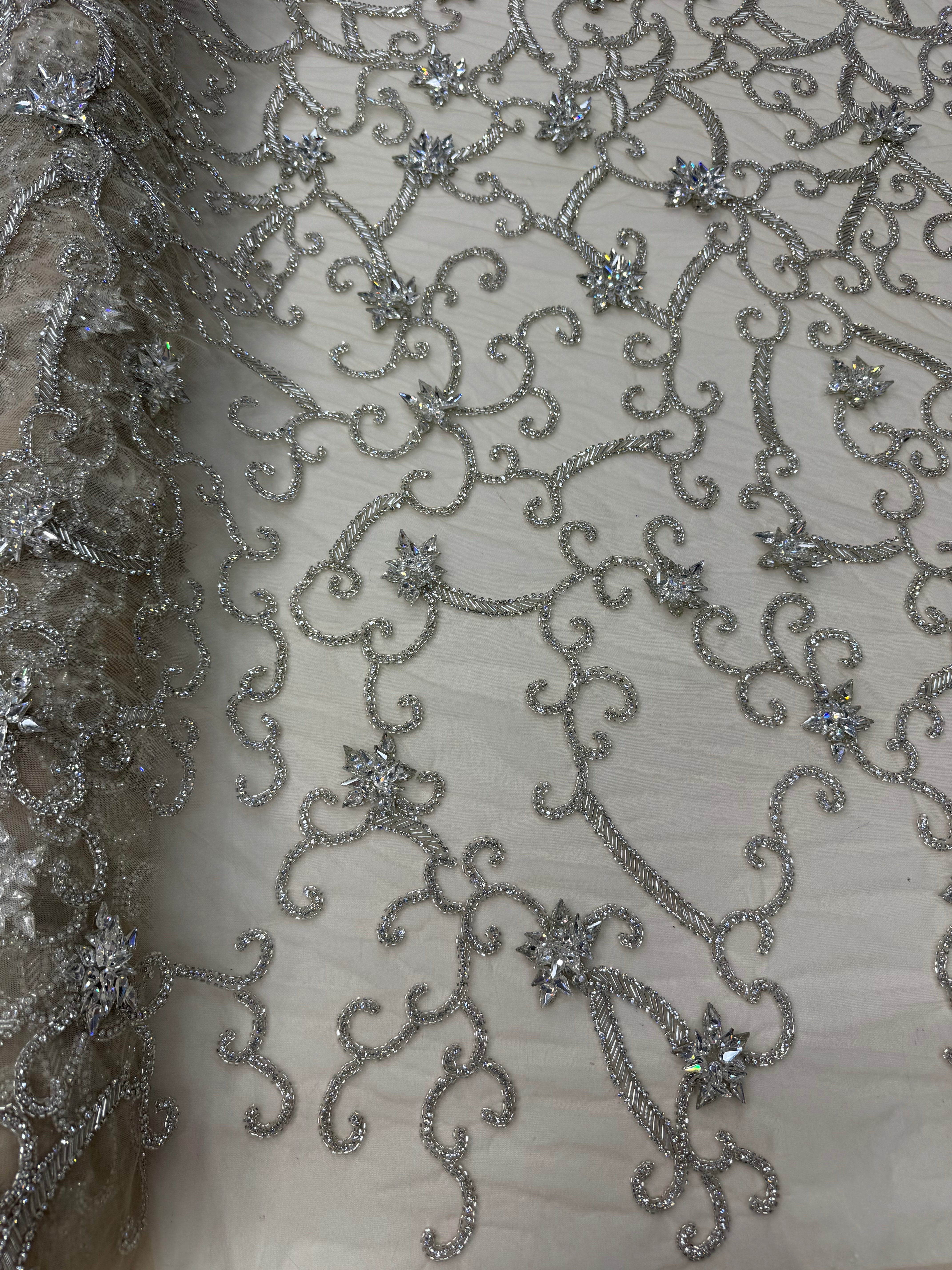 Broderie premium pe tul ivoire Model AI588, 140 cm, cu cristale si margele argintii/aurii – Design Luxury Couture/la metru