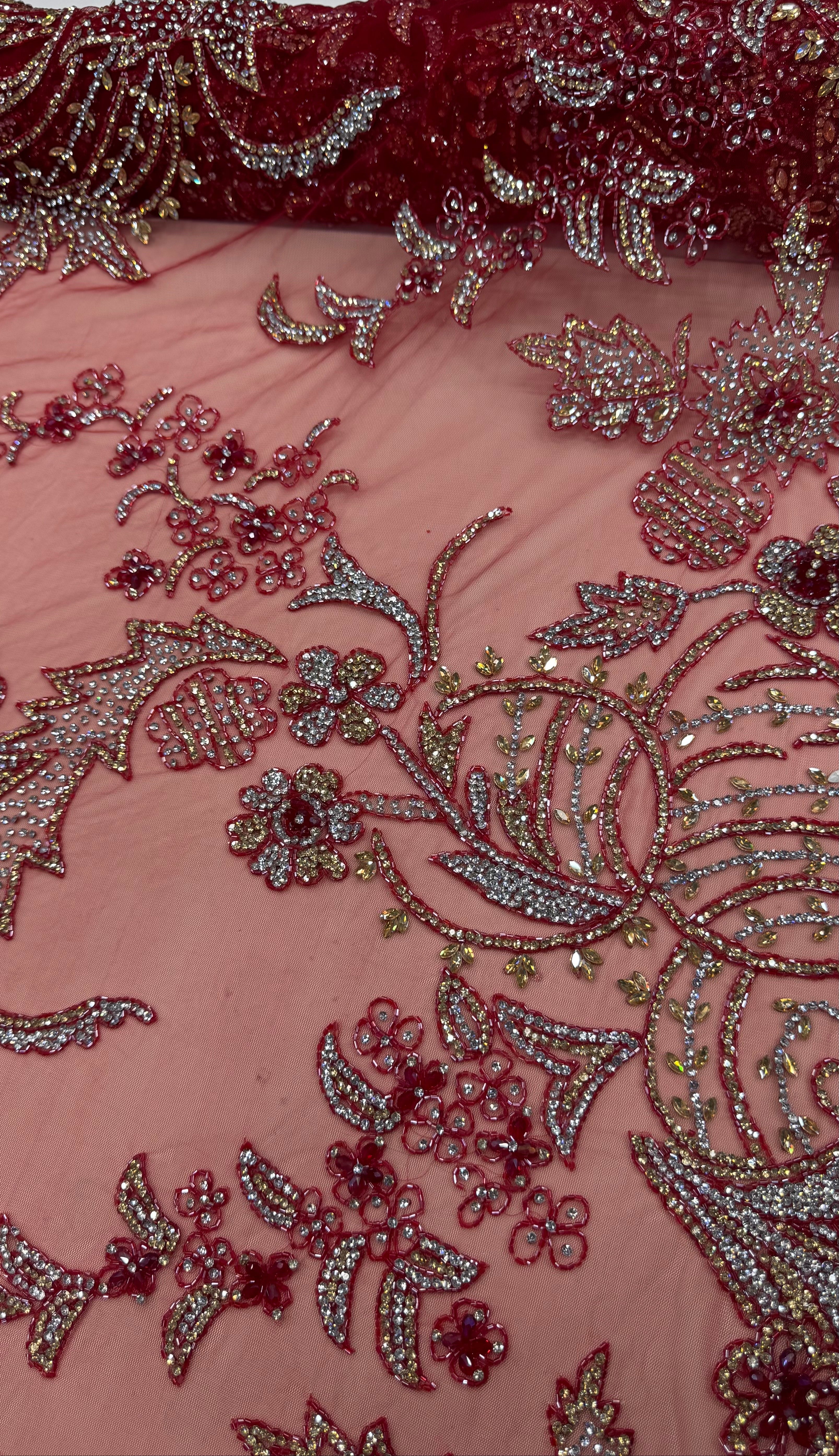 Broderie cu Strasuri și Aplicații Decorative pe Tulle Roșu – Model J1 3371 , 140cm\la metru