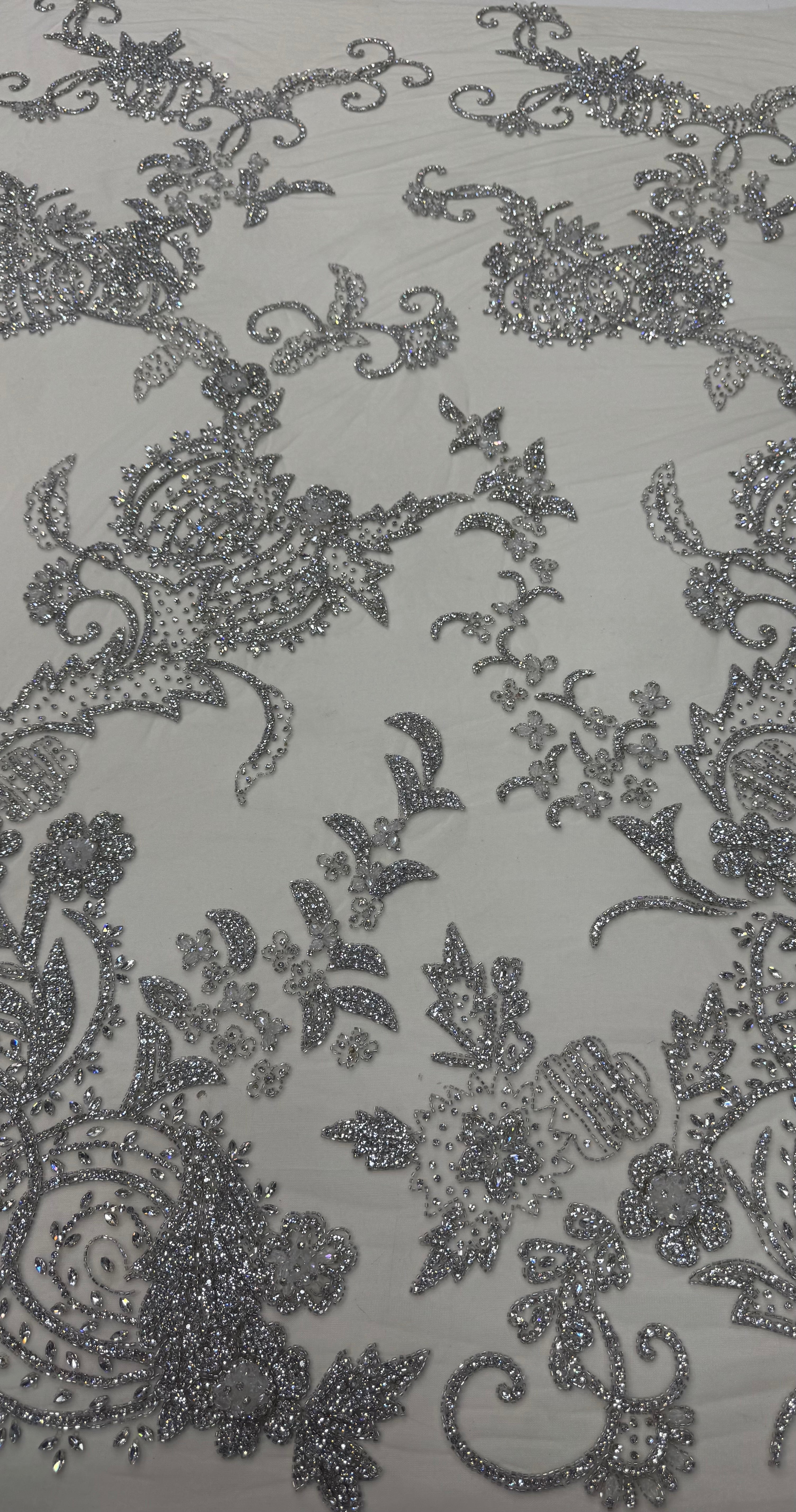 Broderie cu Strasuri și Aplicații Decorative pe Tulle Nude – Model J1 3371, 140 cm/la metru