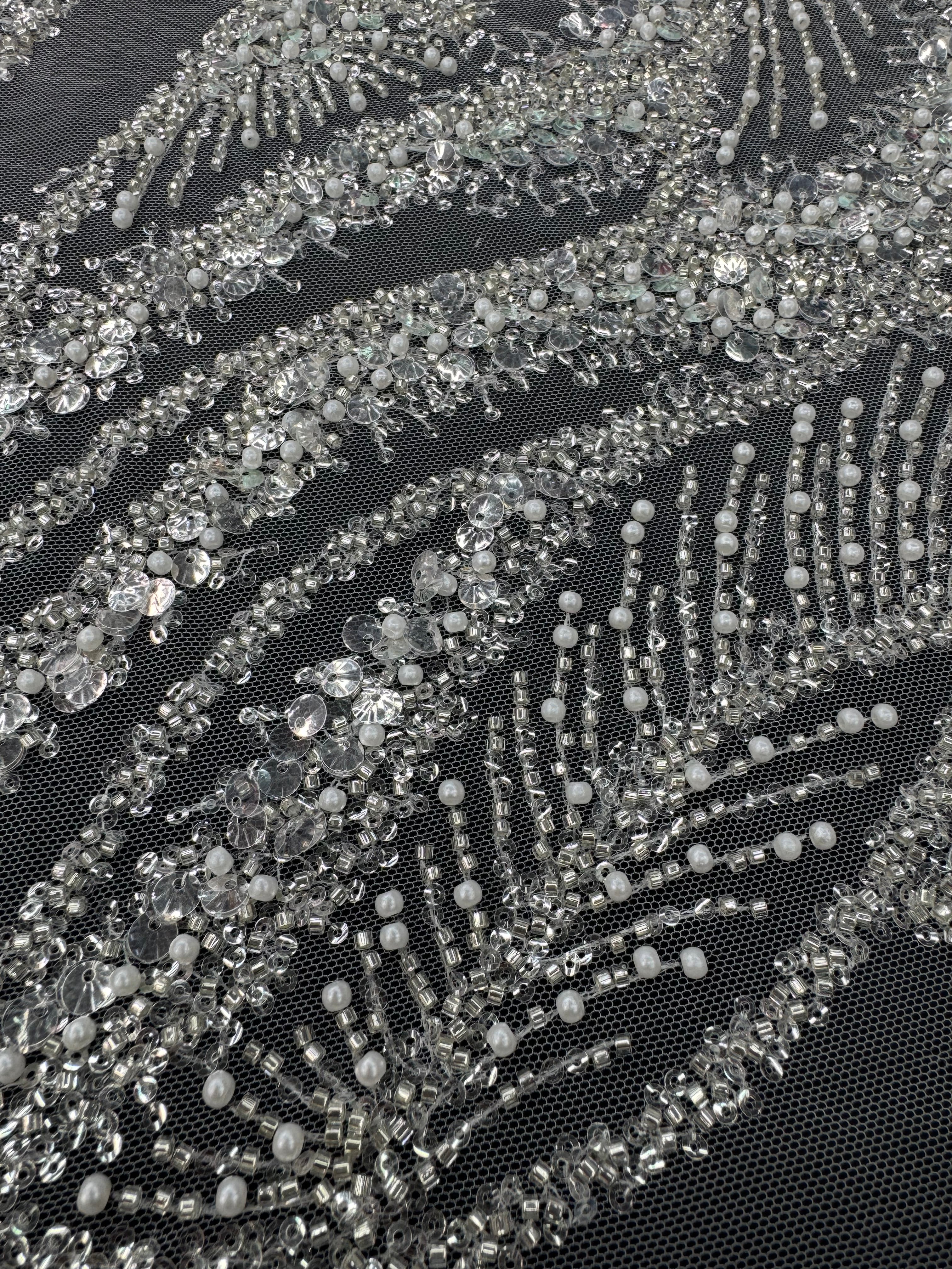 Broderie luxury cu cristale si paiete pe tul 140 cm latime - material premium pentru rochii de gala