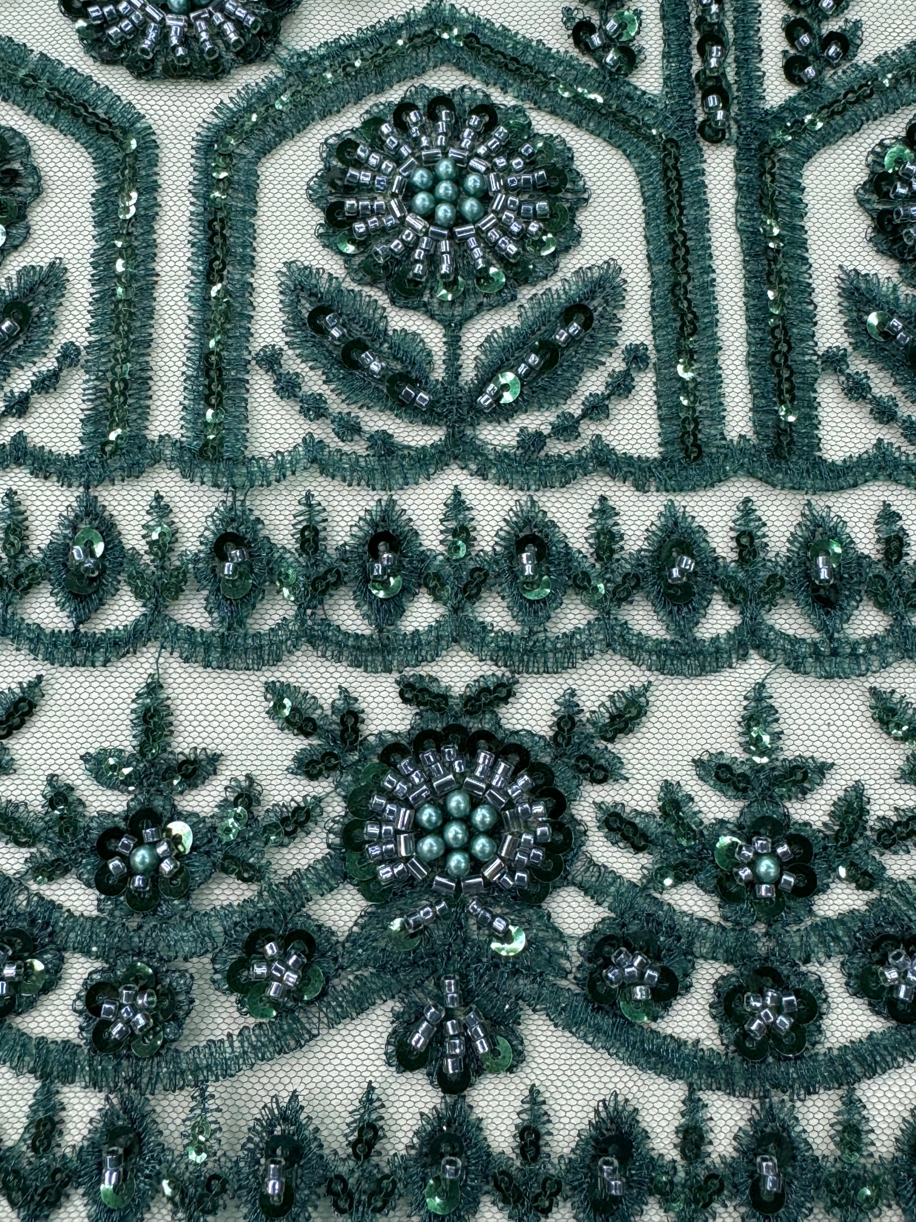 Broderie cu paiete pe tul 140 cm latime - material premium pentru rochii de seara si ocazie