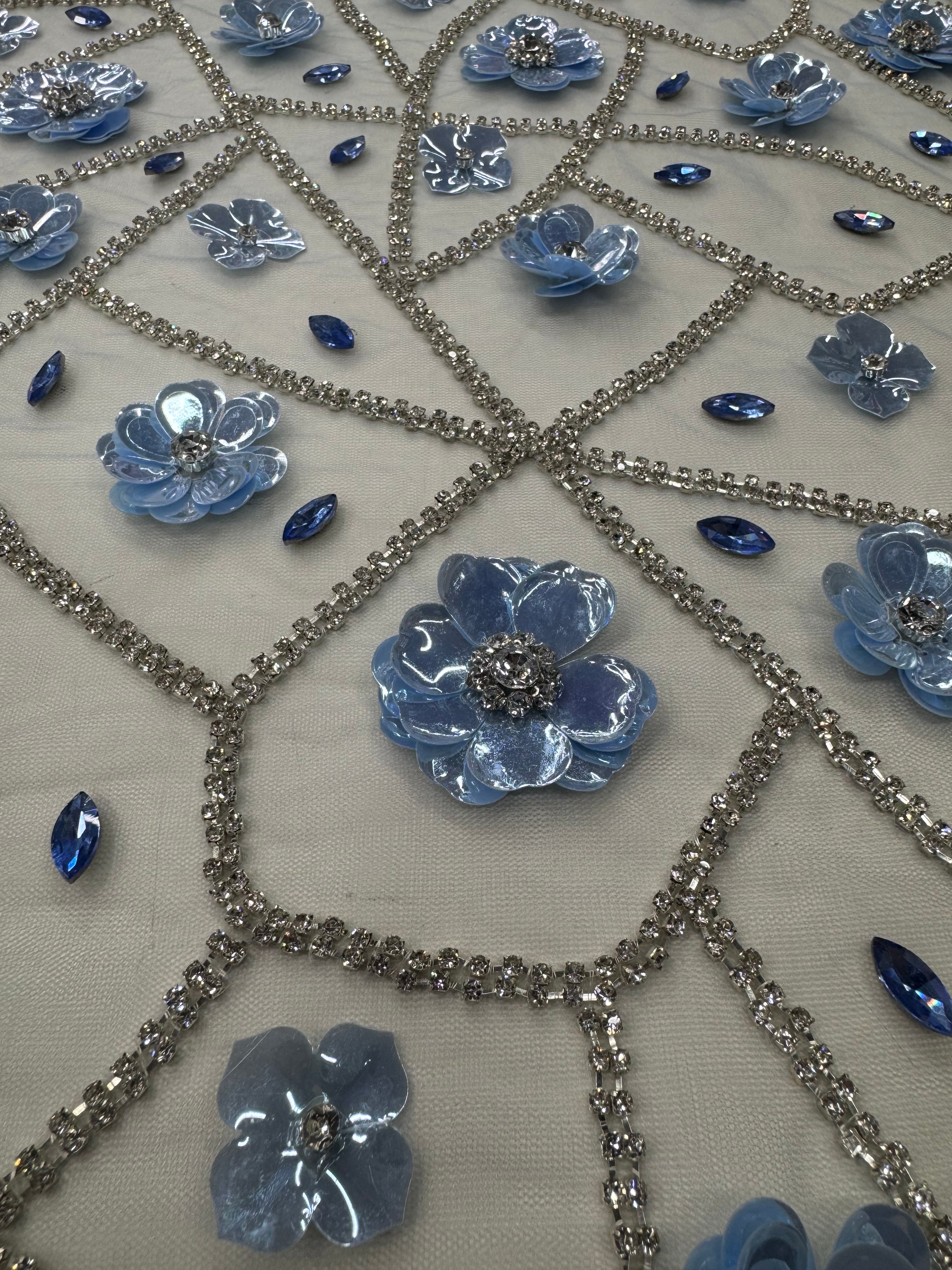 Broderie Luxury cu Flori 3D și Cristale – DB1510, Lt Blue, 140 cm