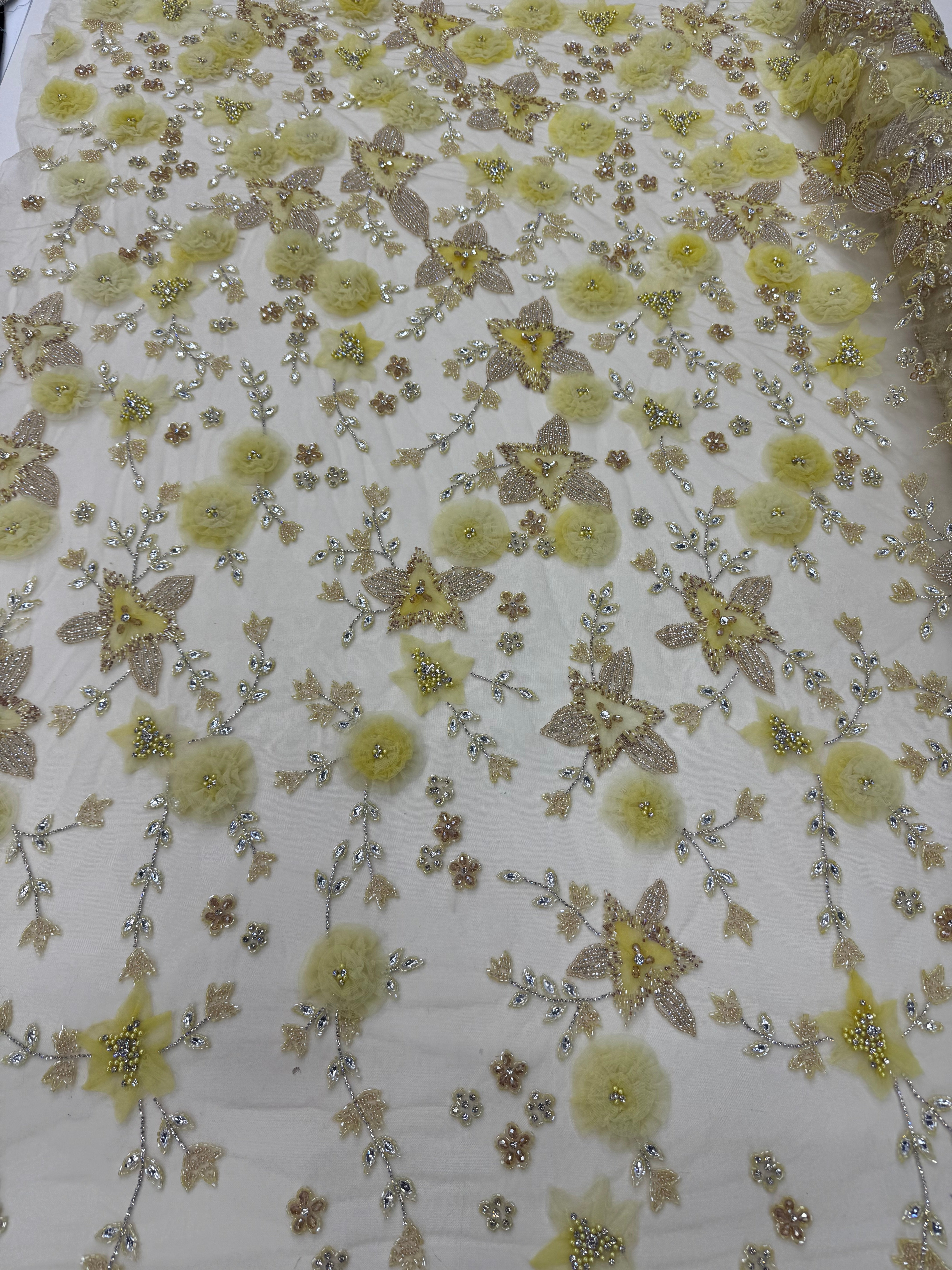 Broderie 3D cu Flori si Aplicatii Stralucitoare – Galben Pal si Auriu Model K2036 140 cm\la metru