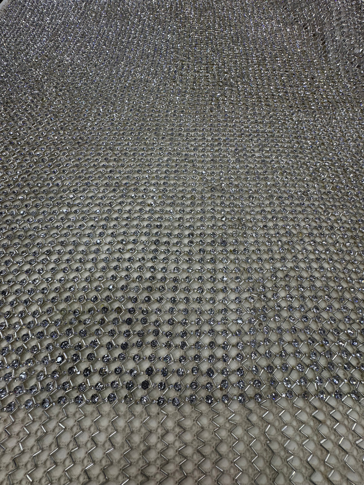 Broderie cu cristale si paiete pe plasa 140 cm\la metru – Model FL383