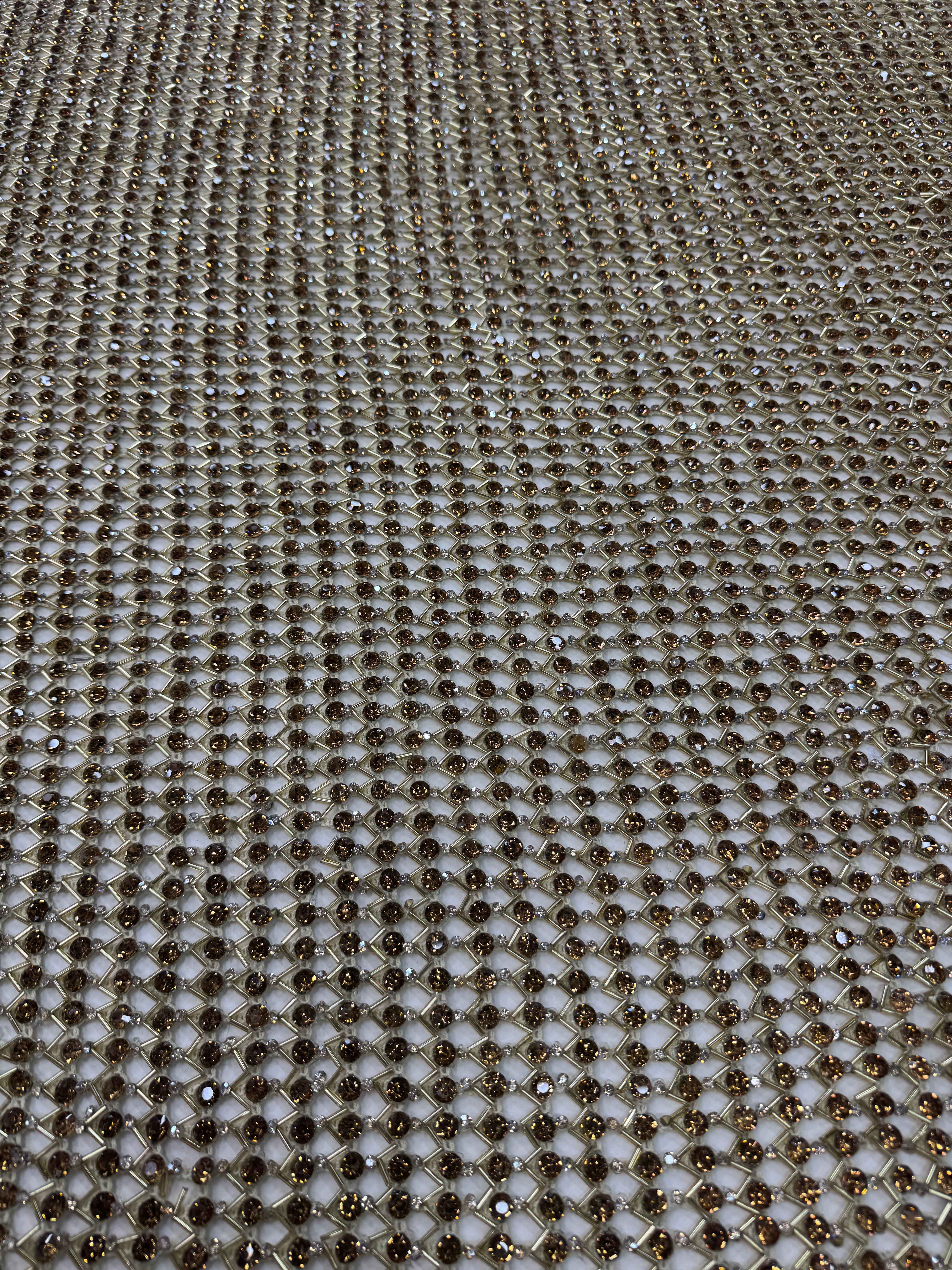 Broderie cu cristale si paiete pe plasa 140 cm\la metru – Model FL383