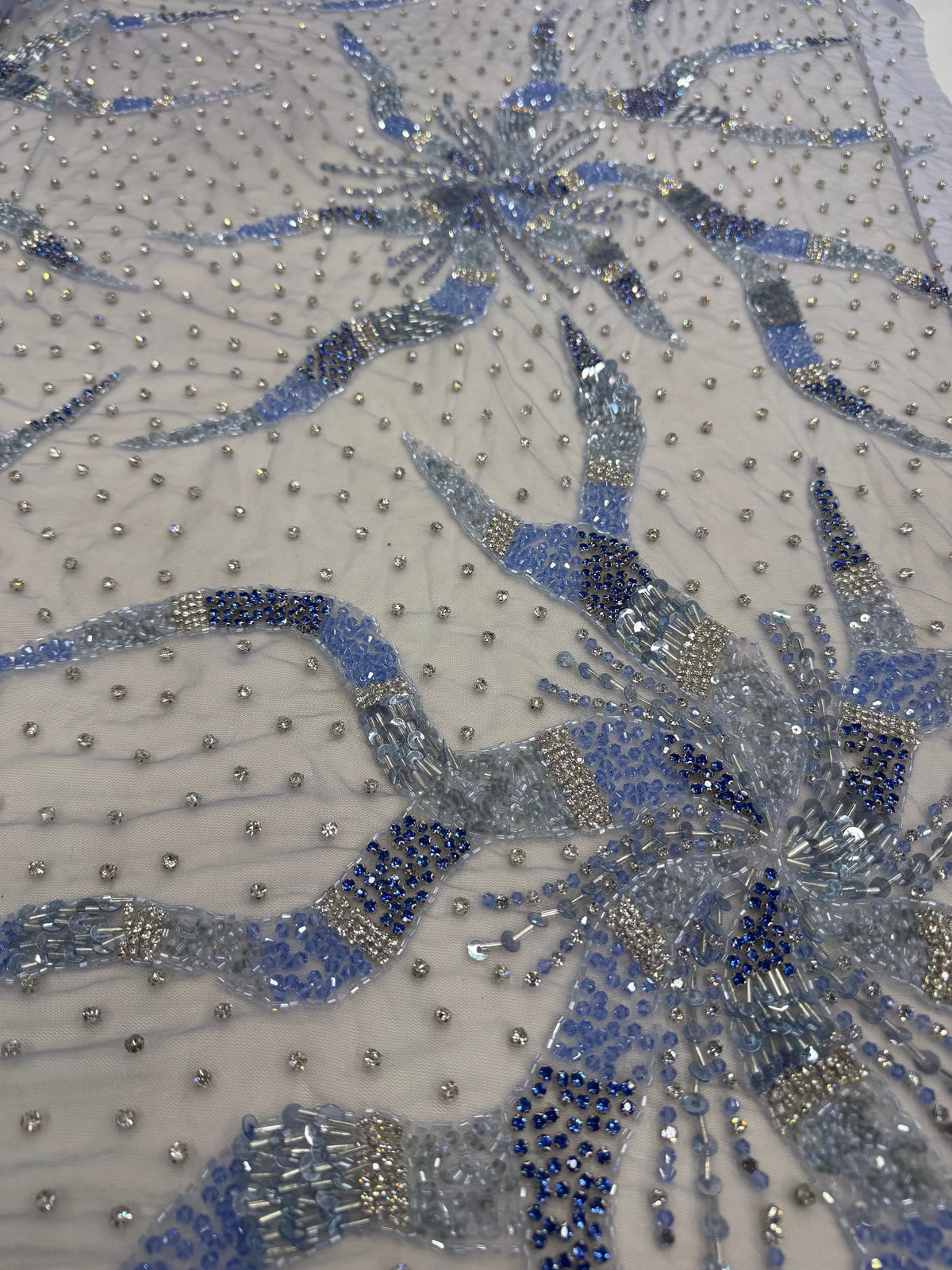 Broderie 3D cu flori, margele si cristale pe tul Sky Blue 140 cm\la metru – Model DB1505