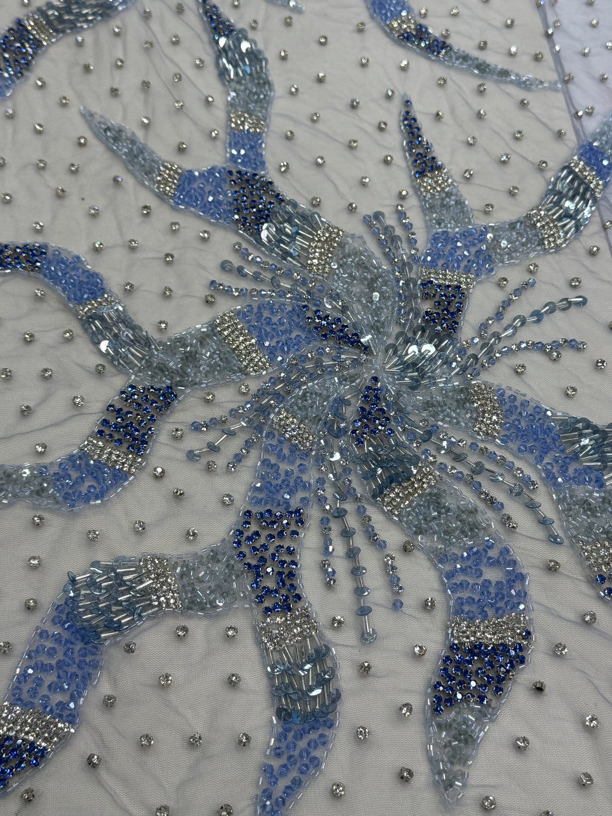 Broderie 3D cu flori, margele si cristale pe tul Sky Blue 140 cm\la metru – Model DB1505